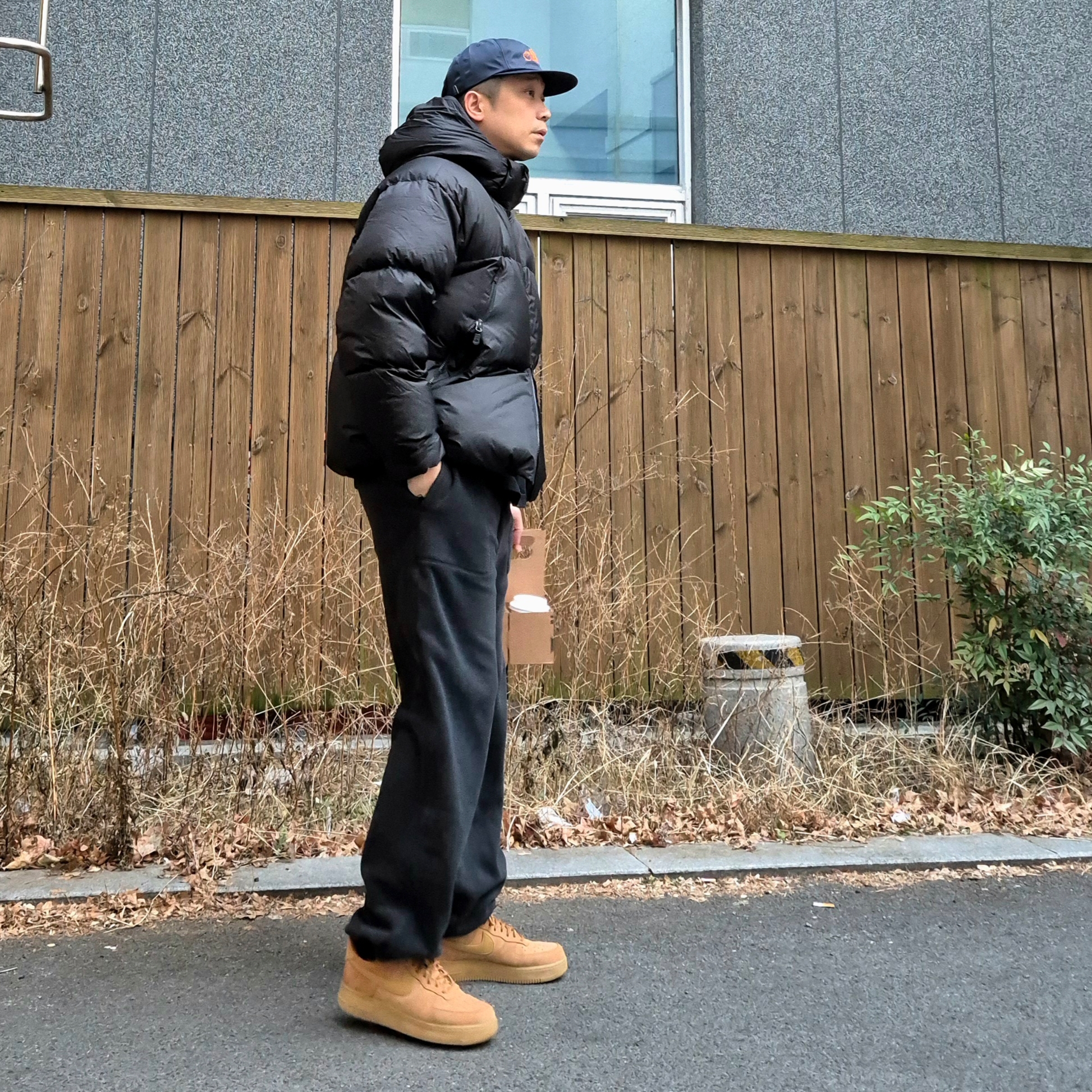 Nike Air Force 1 '07 WB Flax, The North Face White Label Project Down Jacket RDS Black - 25FW 착용 스타일 - 3