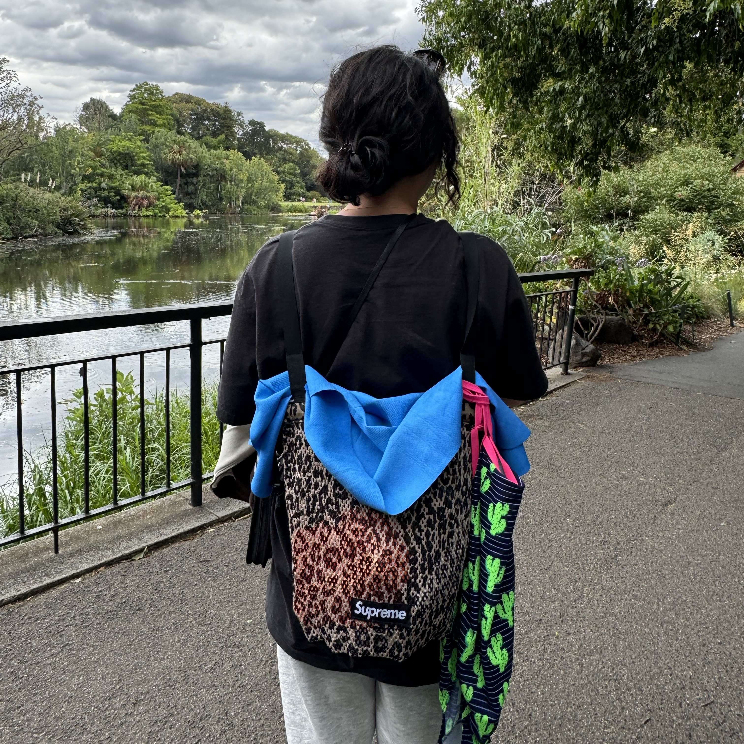Supreme Mesh Small Backpack Leopard - 23SS 착용 스타일