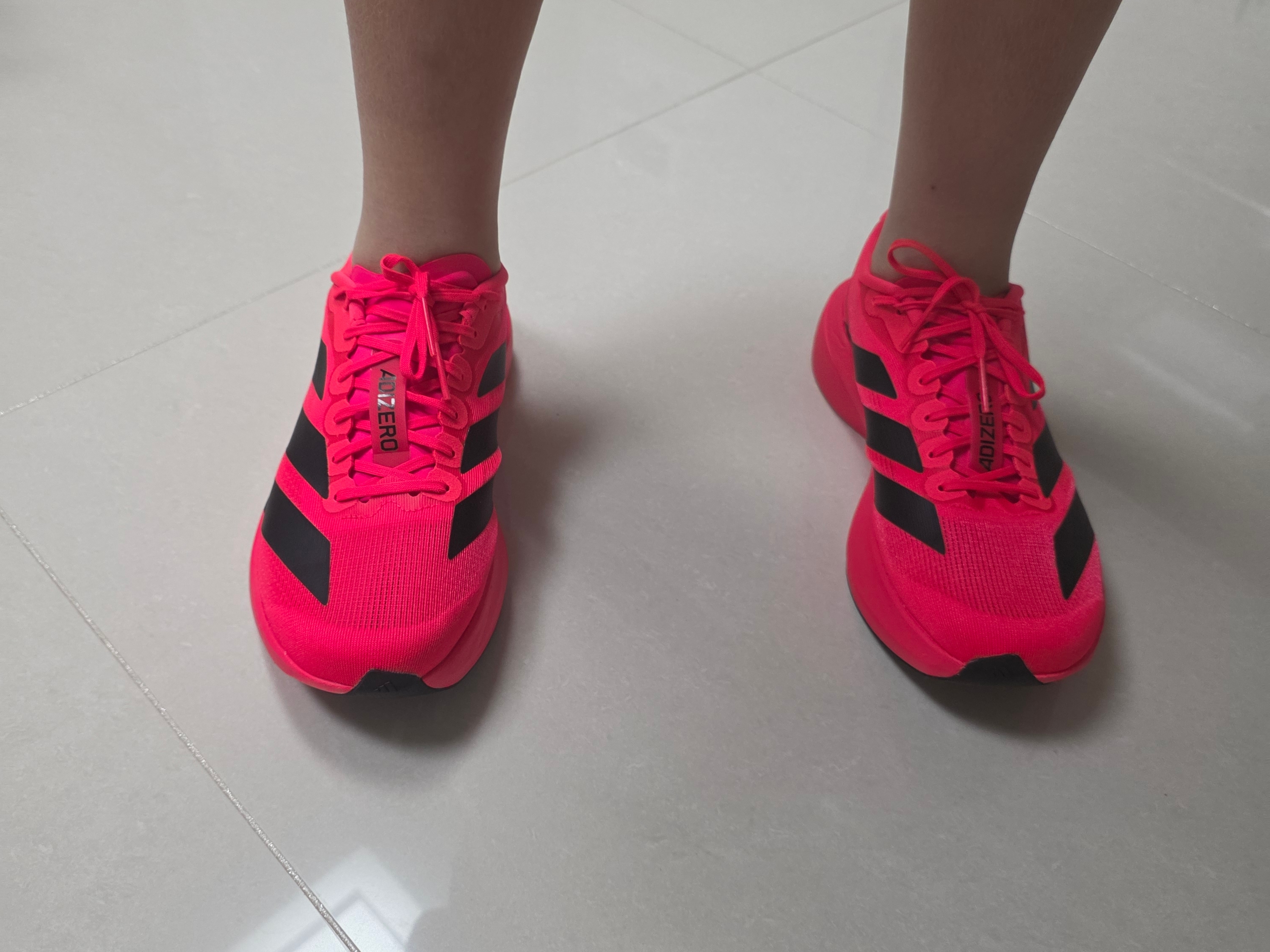 Adidas Adizero Evo SL Lucid Red Core Black 착용 스타일