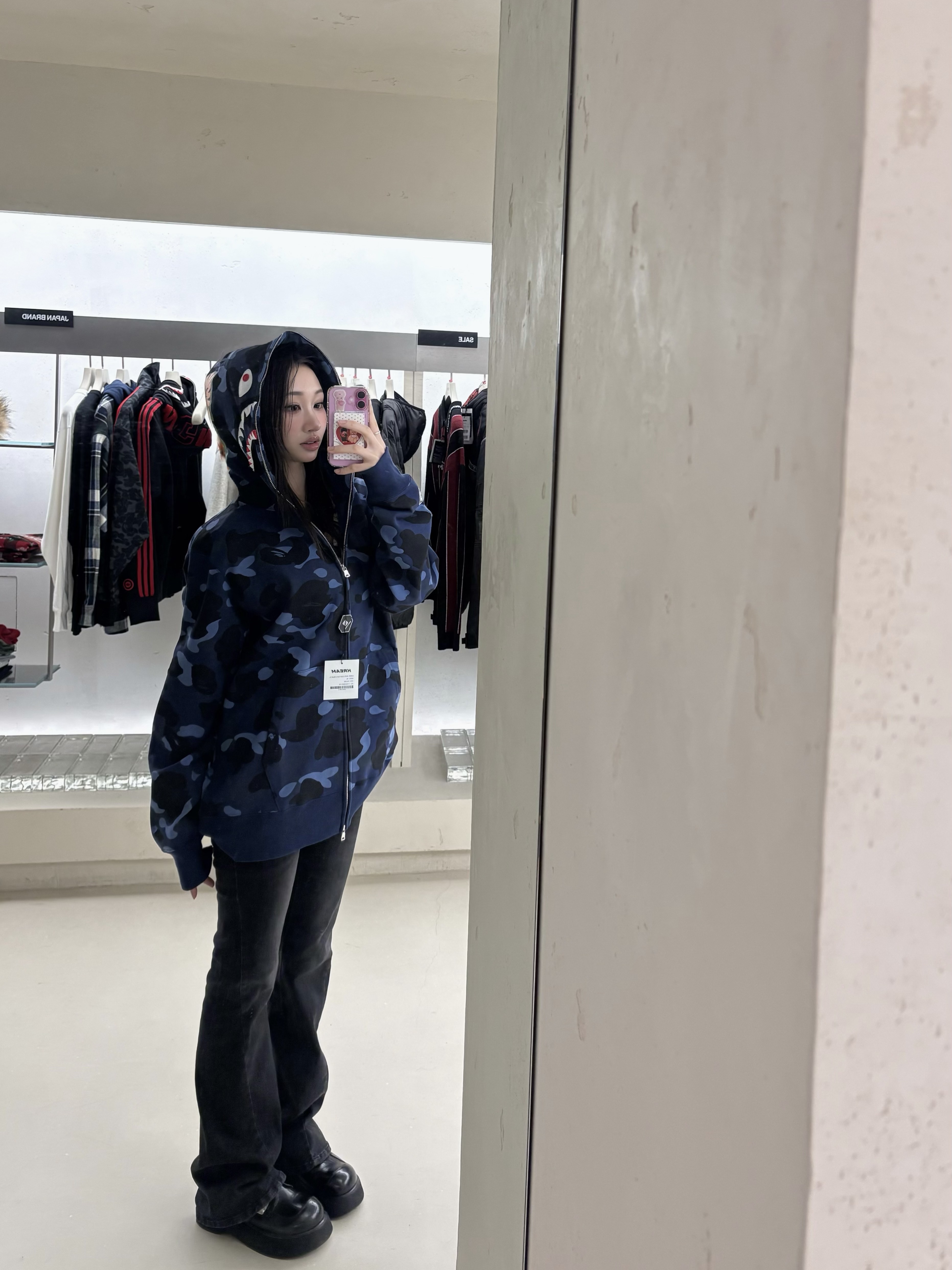 BAPE Color Camo Shark Full Zip Hoodie Navy 착용 스타일