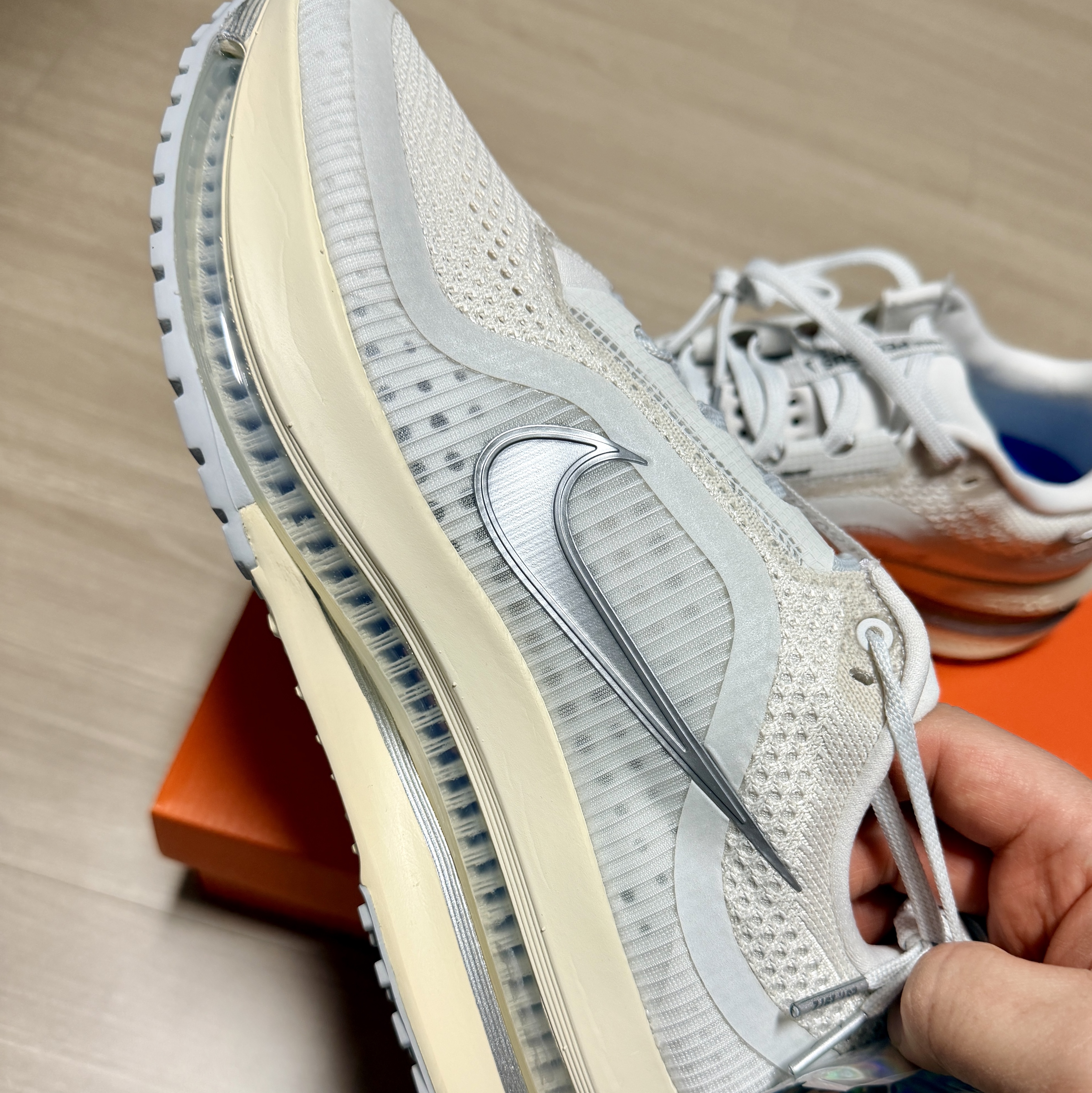 Nike Air Zoom Pegasus Premium Platinum Tint Reflect Silver 착용 스타일 - 3