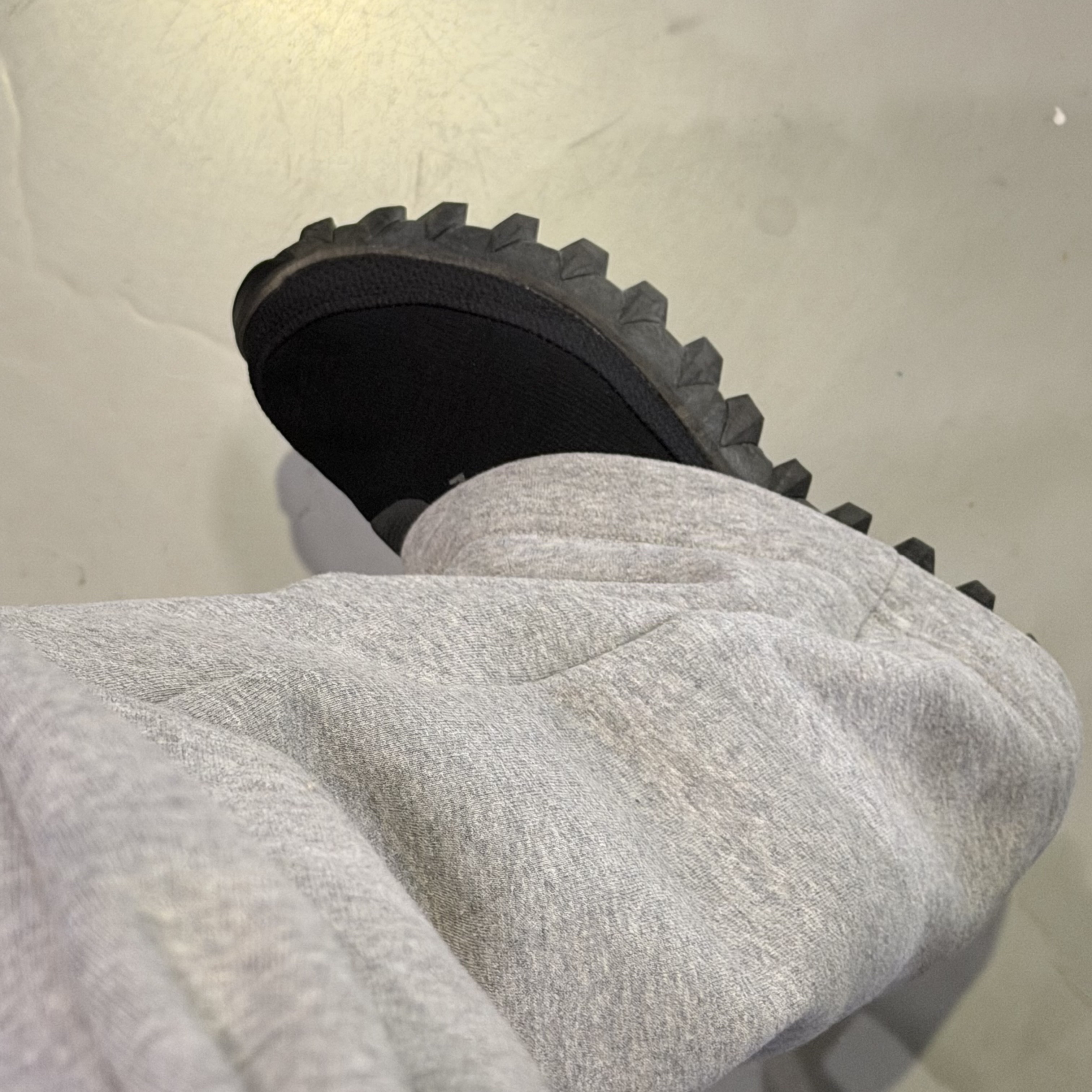 Salomon Snowclog Black Asphalt 착용 스타일 - 2