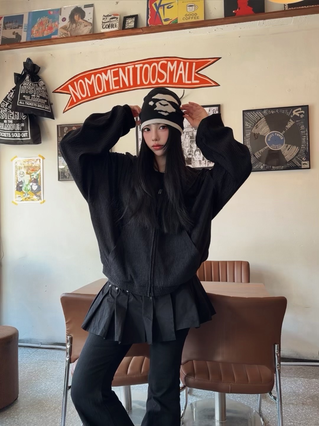 Nonnod Zen Pleats Zip Hoodie Black 착용 스타일 - 2