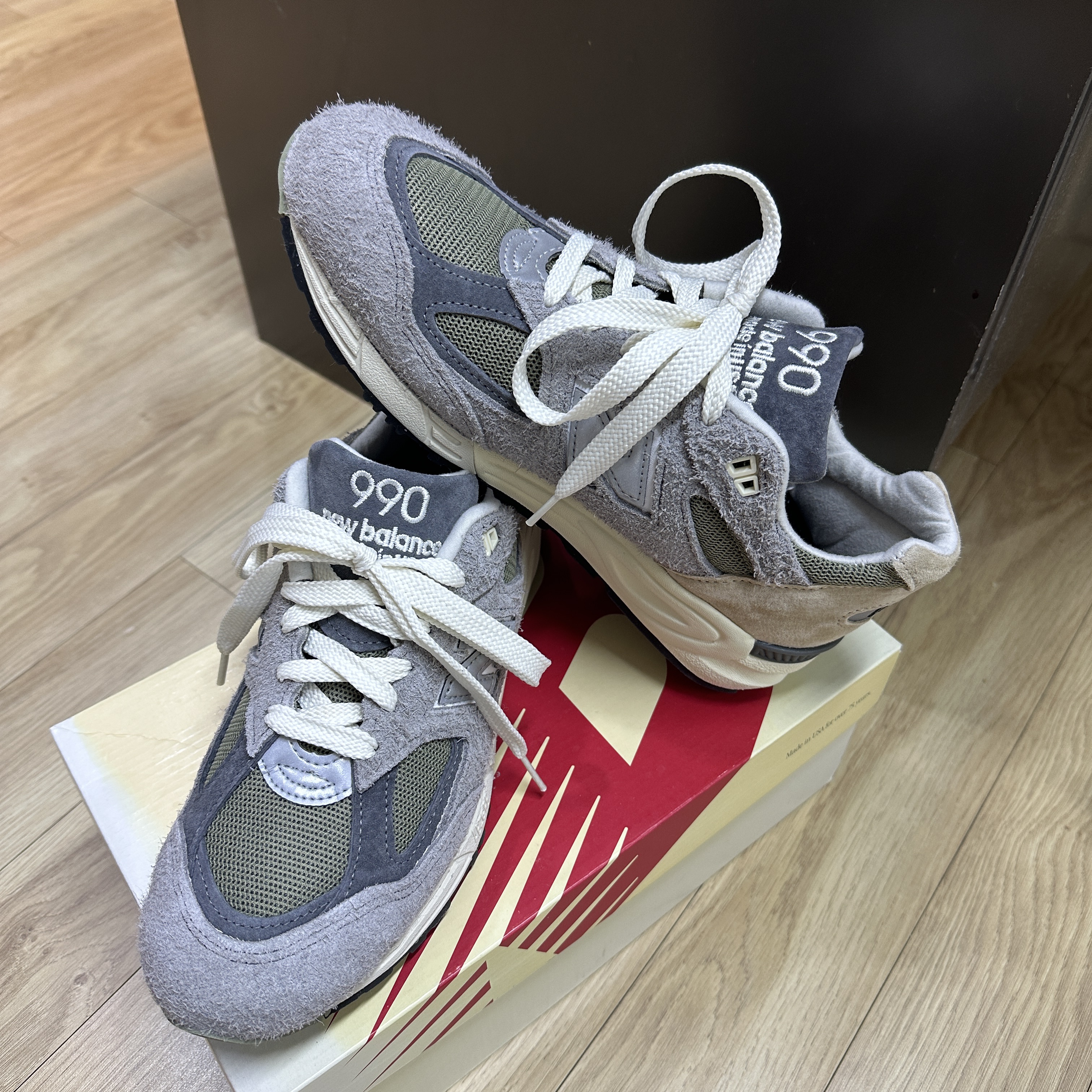 New Balance 990v2 Made in USA Marblehead Incense 착용 스타일