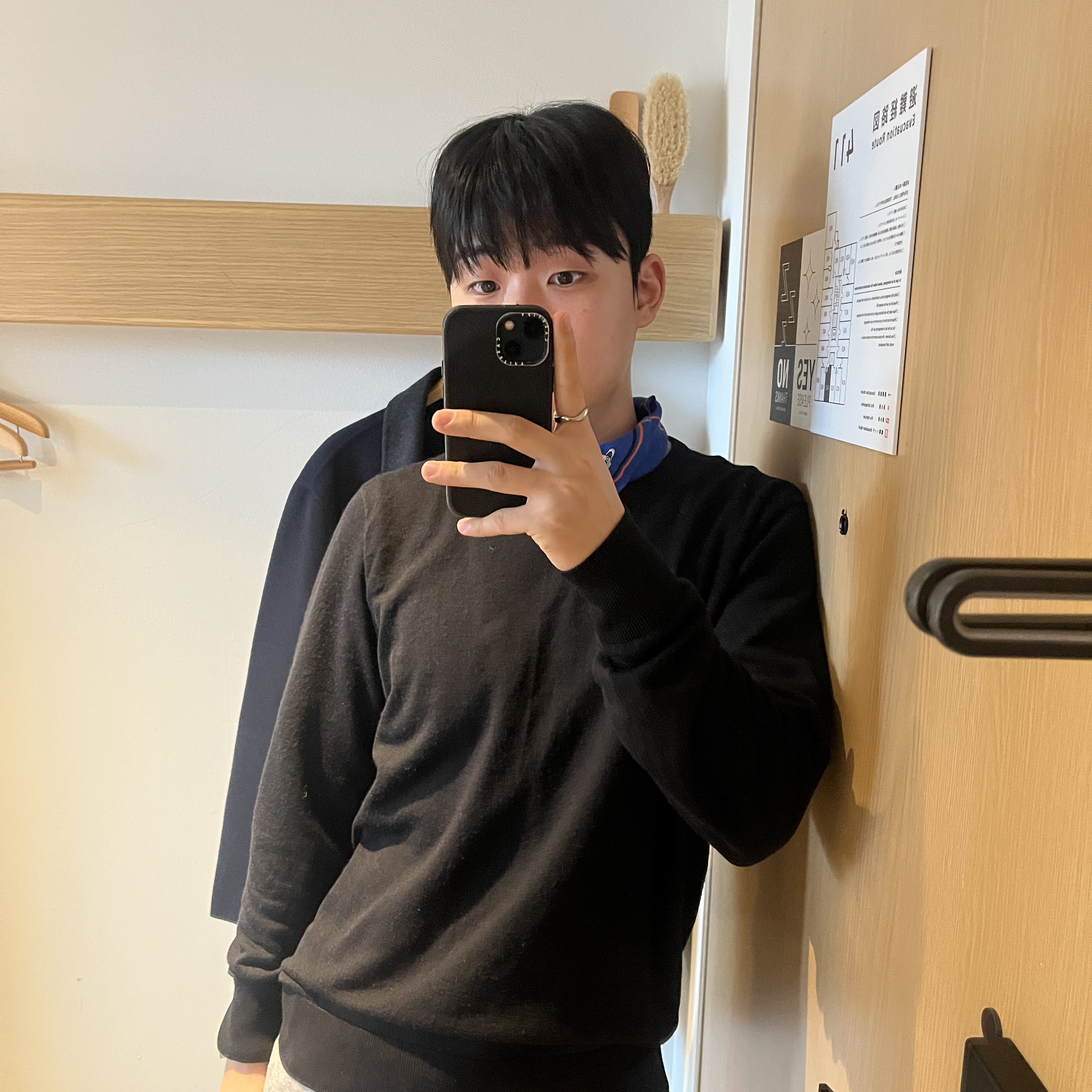 Uniqlo U Wide FIt Chino Pants Black, Pemont Square Black 착용 스타일 - 2