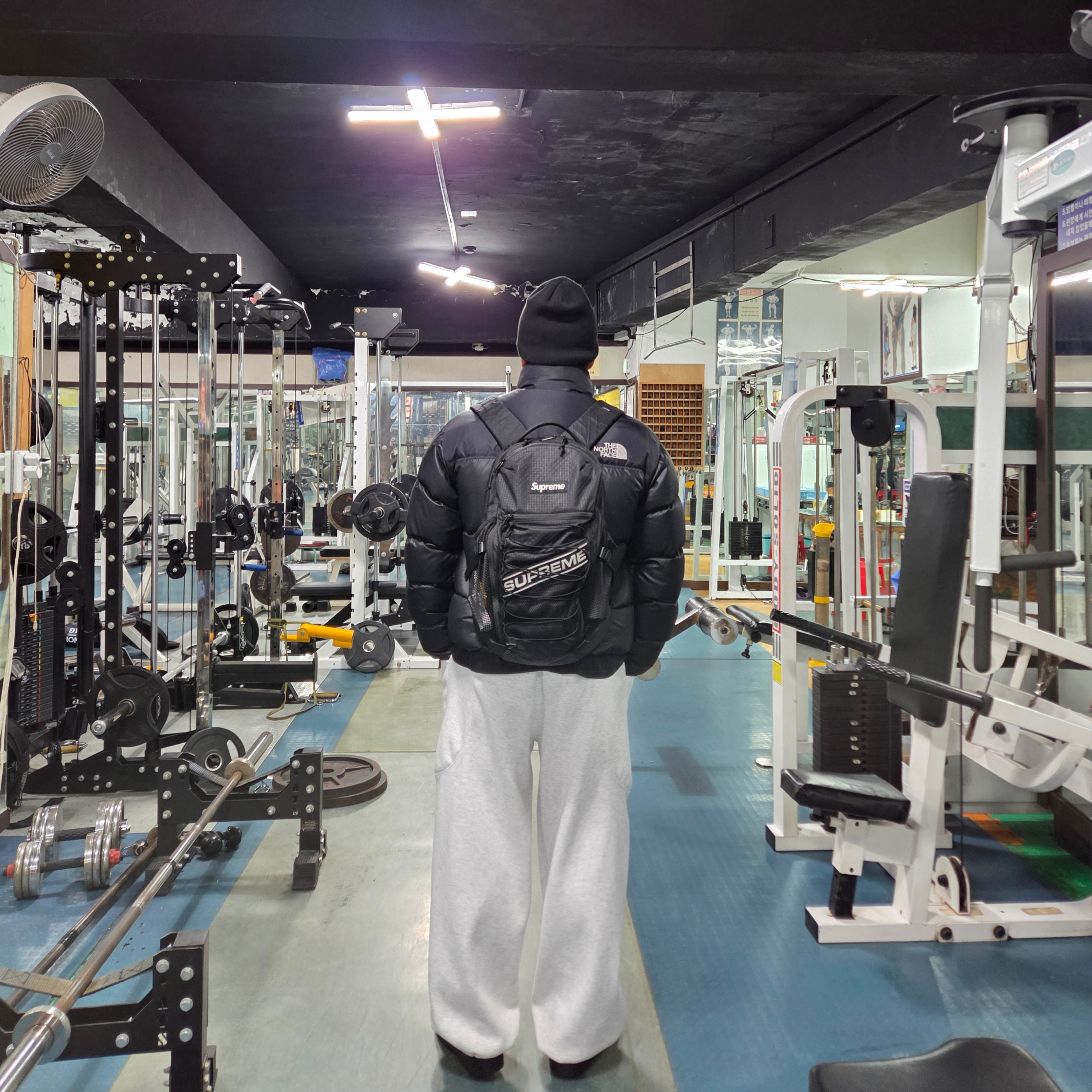 Supreme Backpack Black - 23FW 착용 스타일