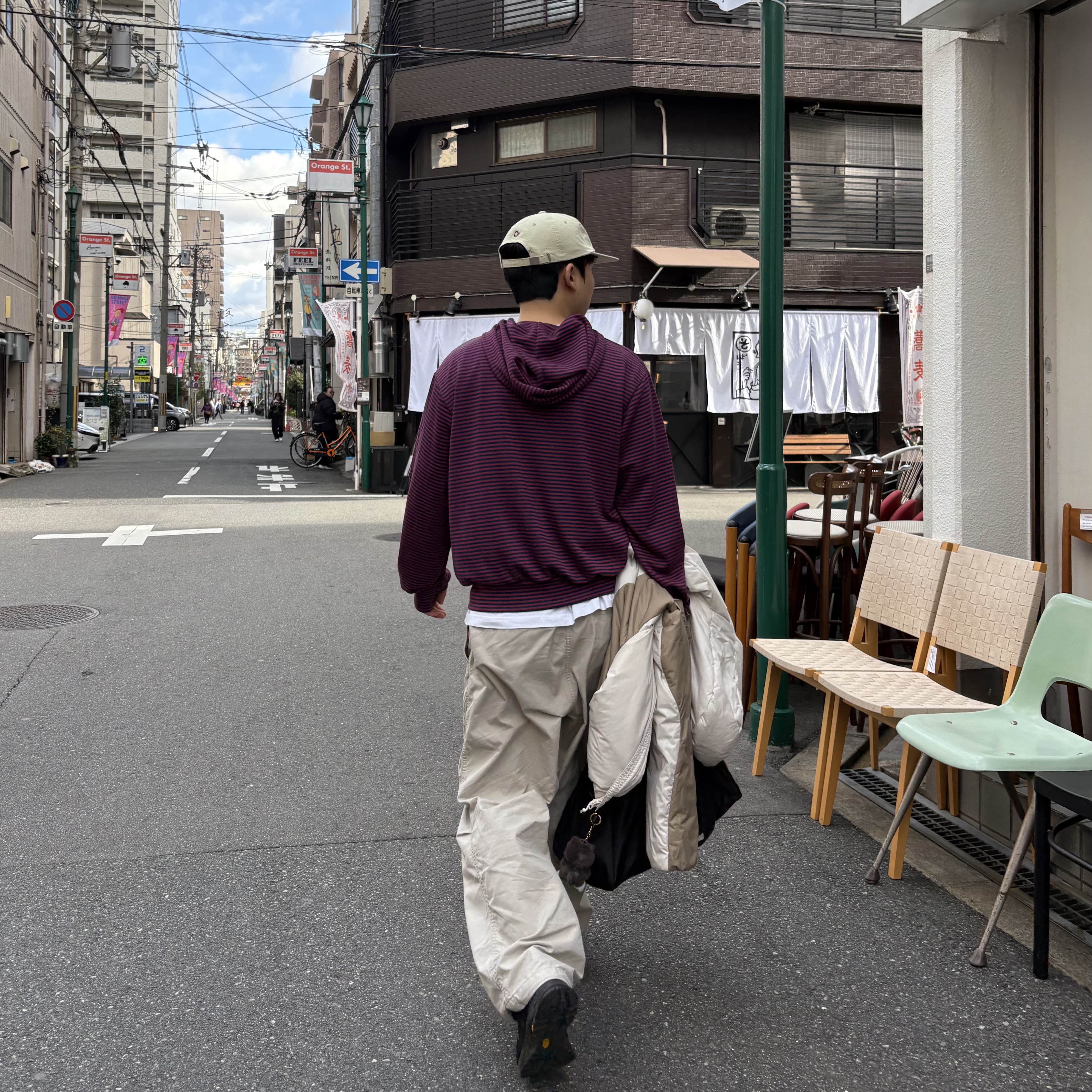 Hello Sunrise H Logo Cotton Relaxed Fit 6Panel Cap Beige, Uniqlo C Wide Parachute Pants Beige - JP 착용 스타일 - 1
