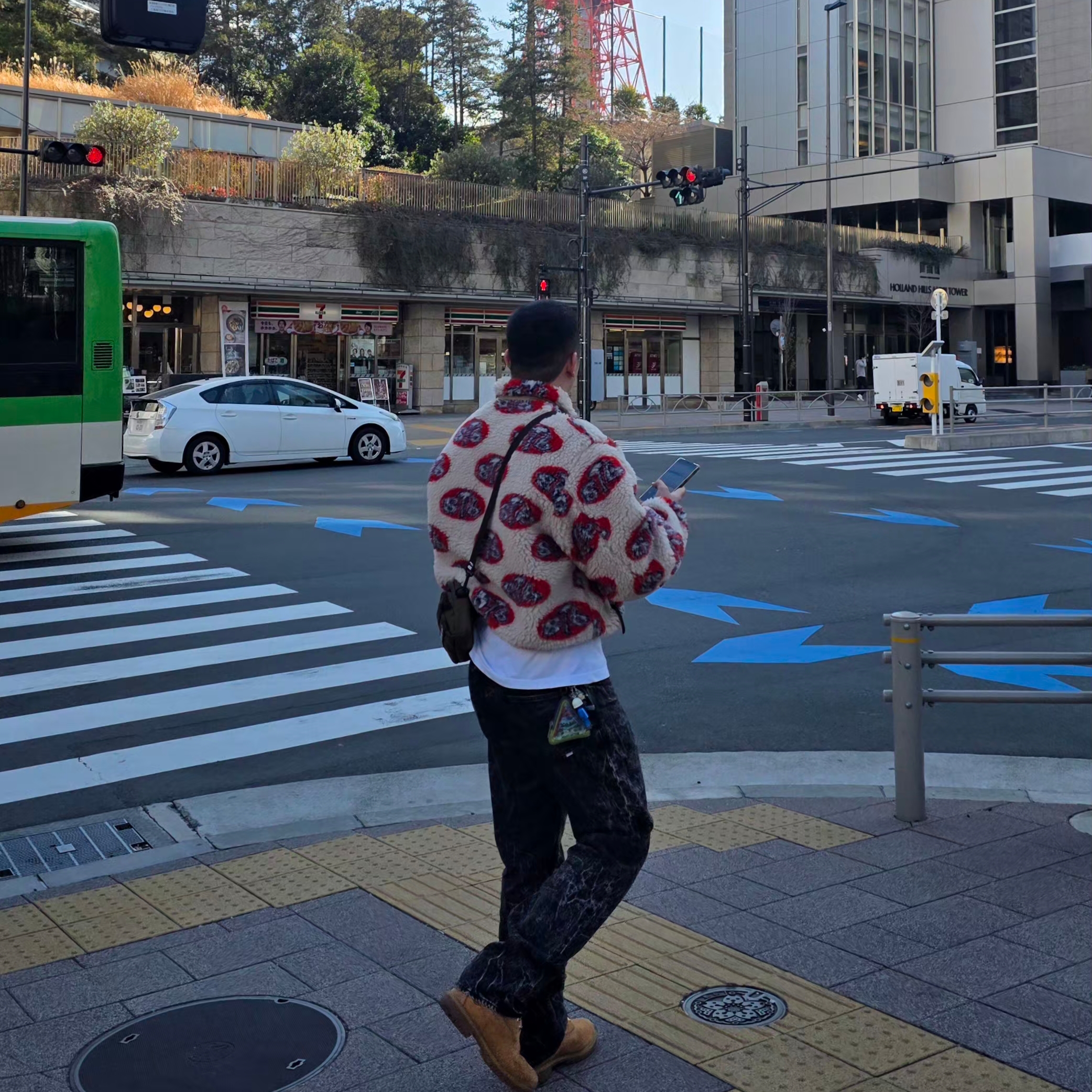 Kapital Boa Fleece Drizzler Jacket Natural 착용 스타일