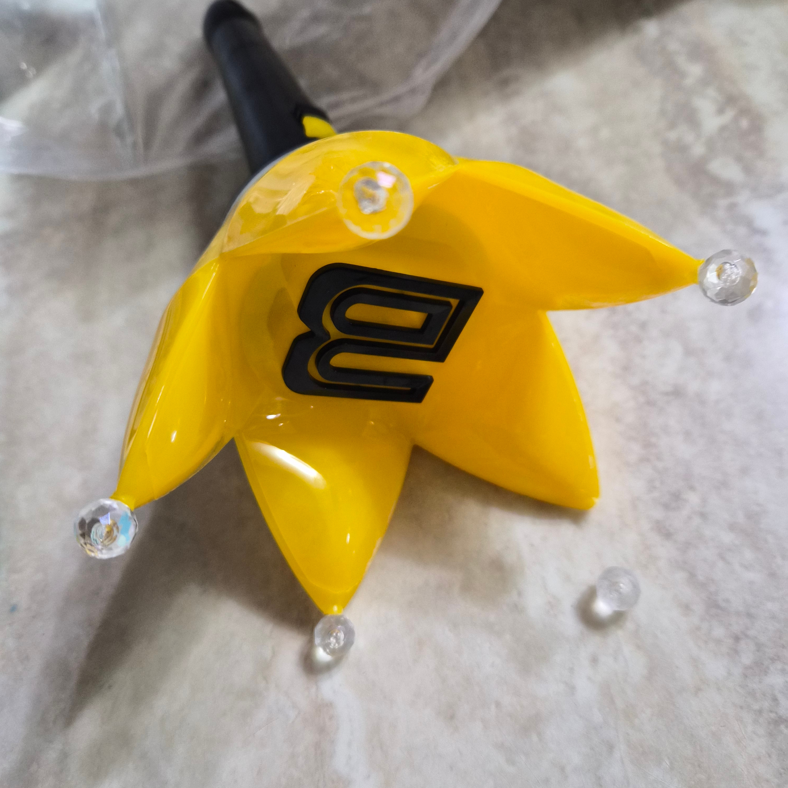 Bigbang Official Light Stick Ver.4 Black 2025 착용 스타일 - 2