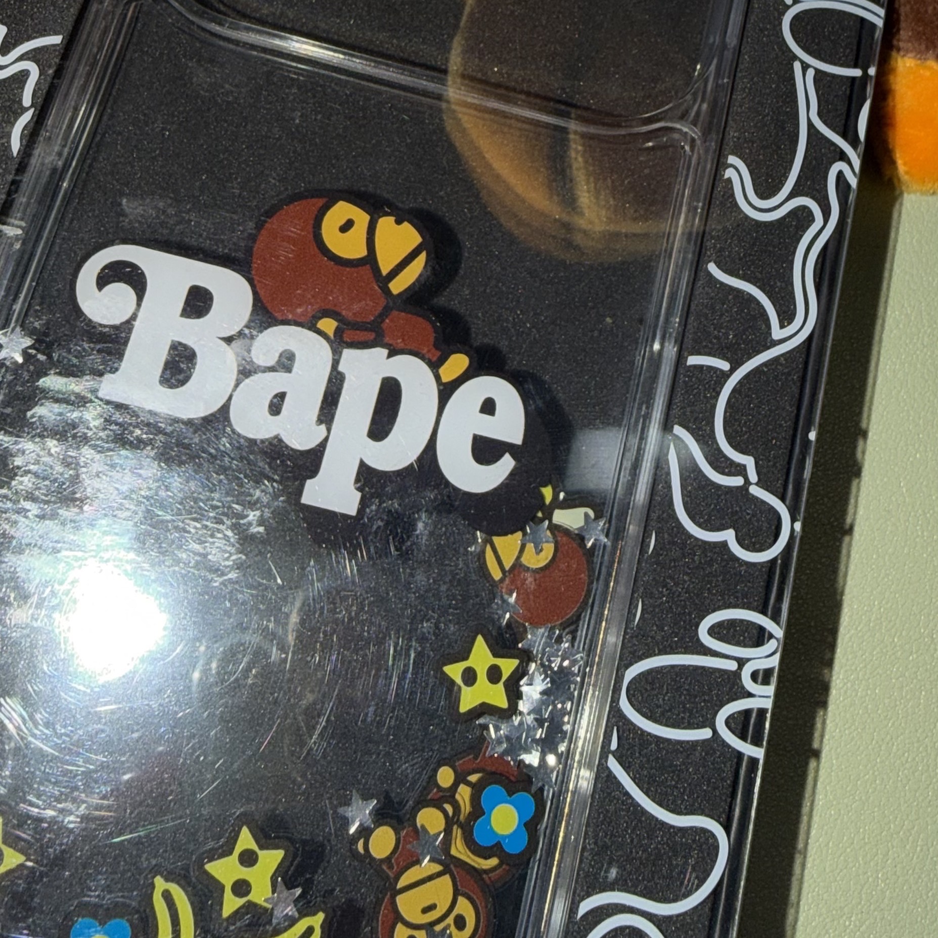 BAPE Baby Milo Glitter iPhone 17 Pro Case Clear 착용 스타일