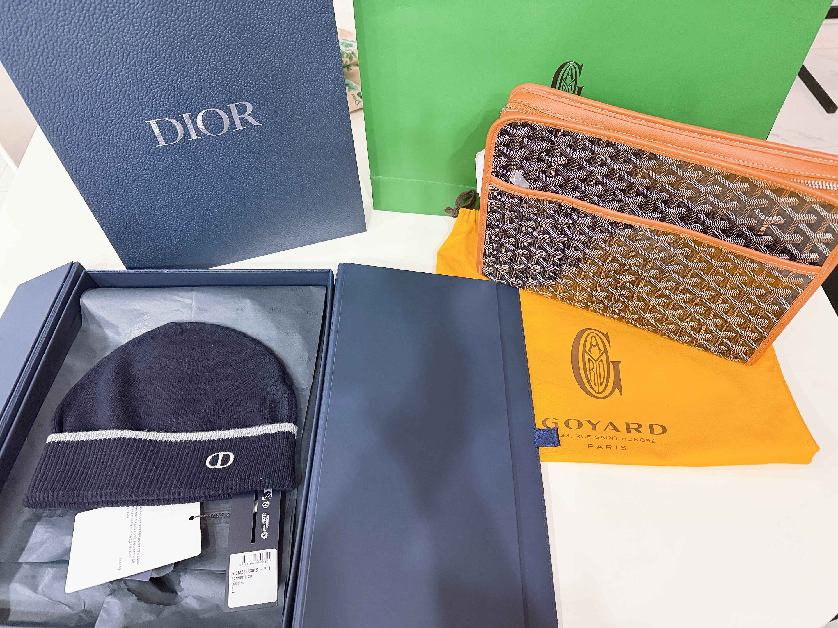 Dior CD Icon Beanie Wool & Cashmere Knit Deep Blue, Goyard Jouvence GM Toilet Bag Black Tan 착용 스타일 - 1