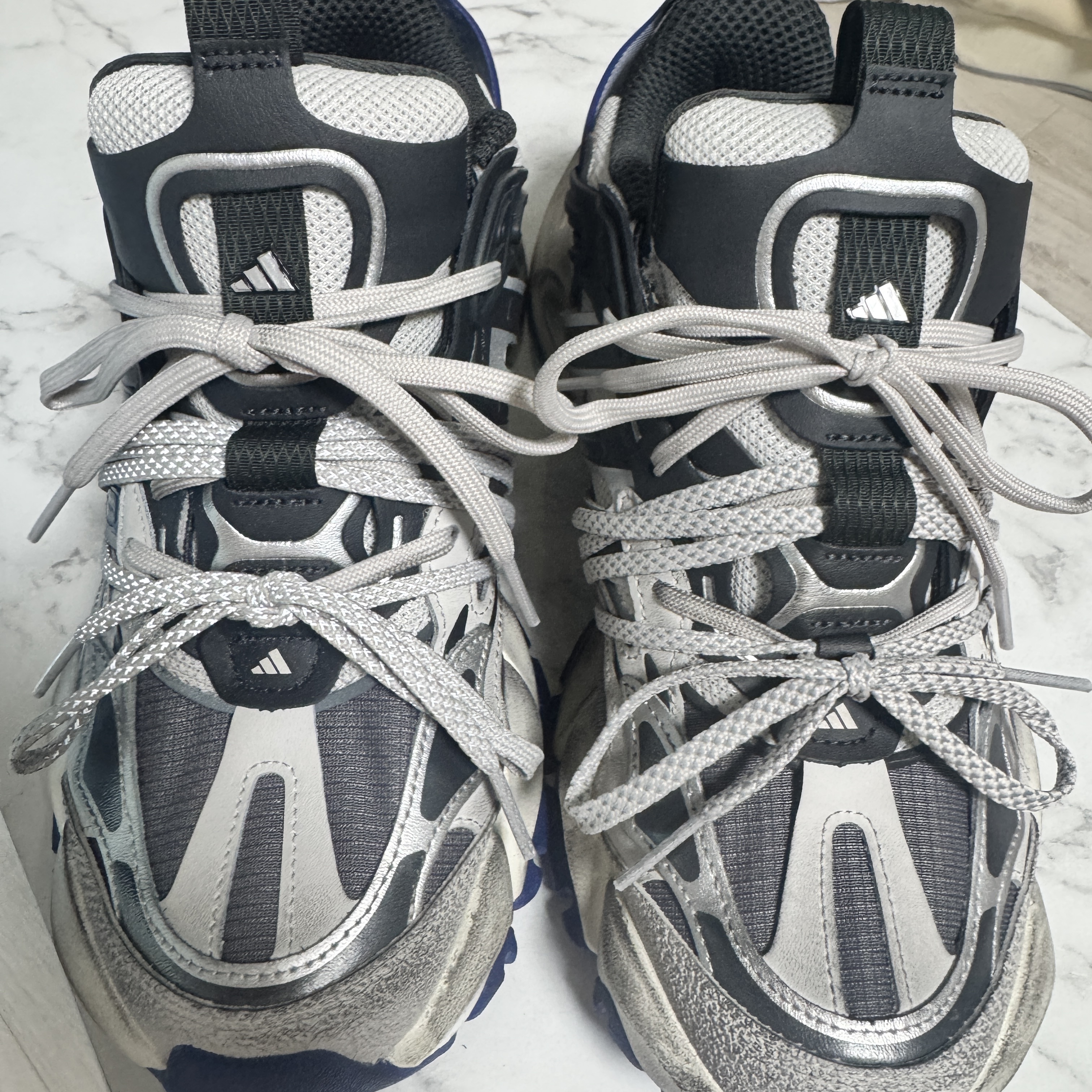 Adidas Vento XLG Deluxe Sneakers Grey 착용 스타일 - 2