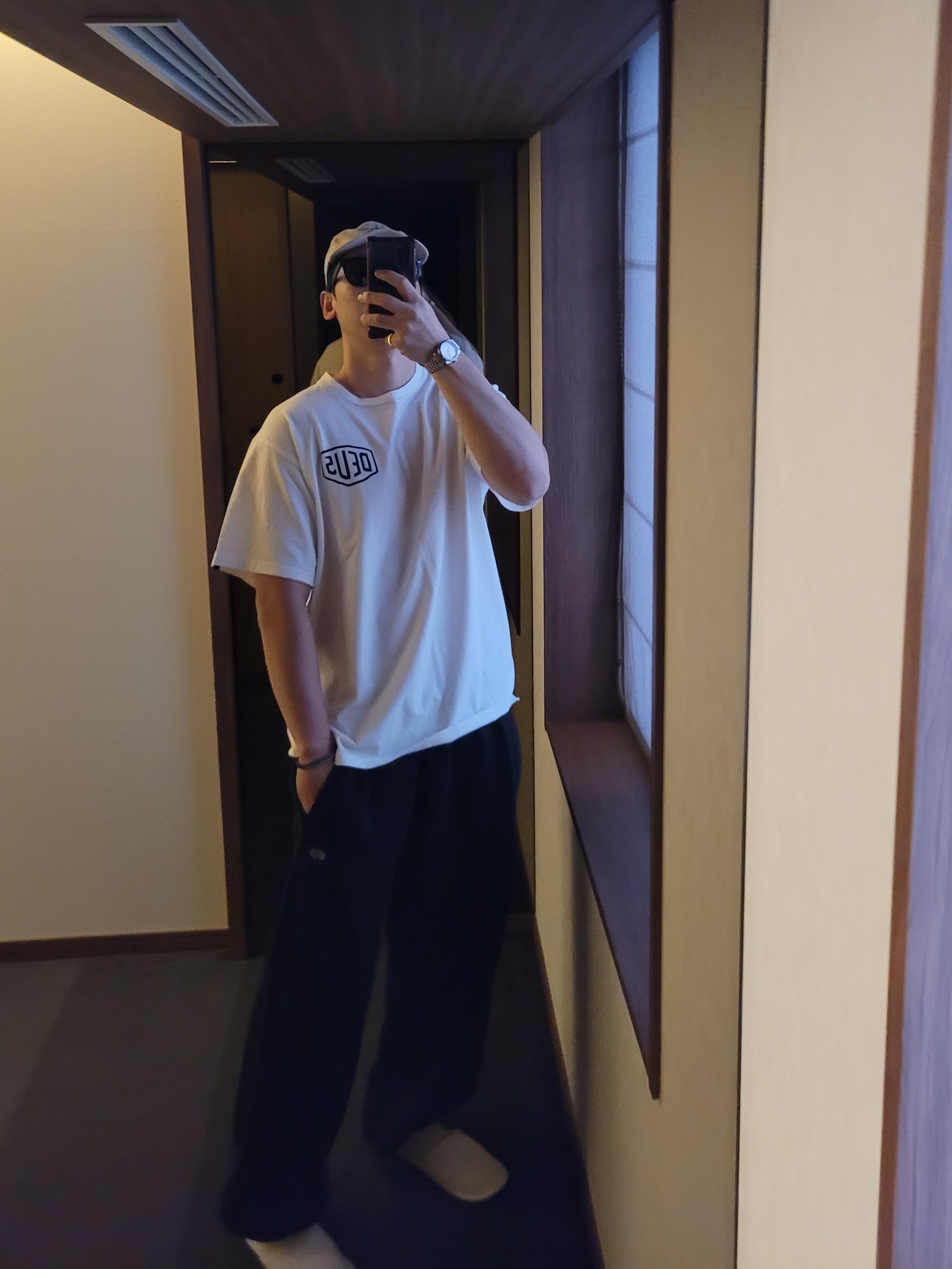 Deus Ex Machina Seoul College Address T-Shirt White, Deus Ex Machina Seoul College Address Sweatpant Black 착용 스타일 - 2