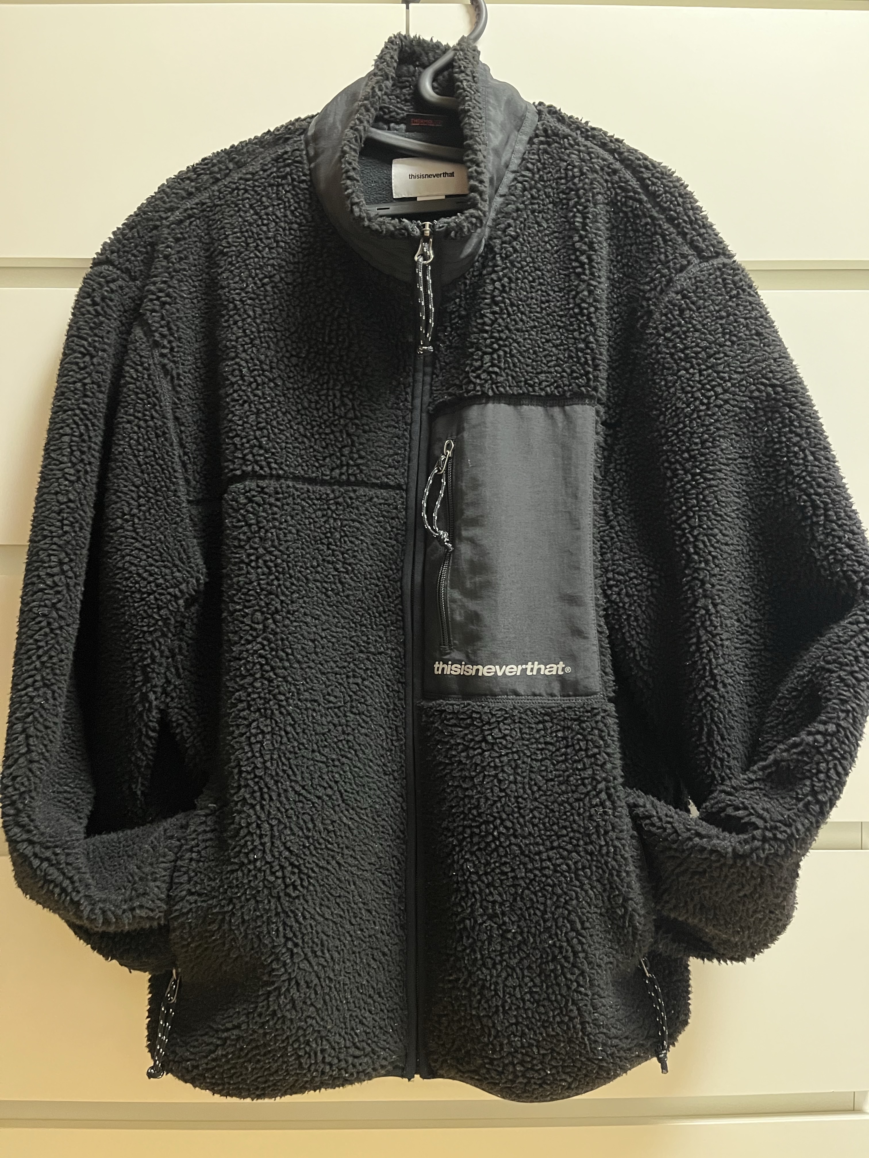 Thisisneverthat SP Sherpa Fleece Jacket Navy 착용 스타일