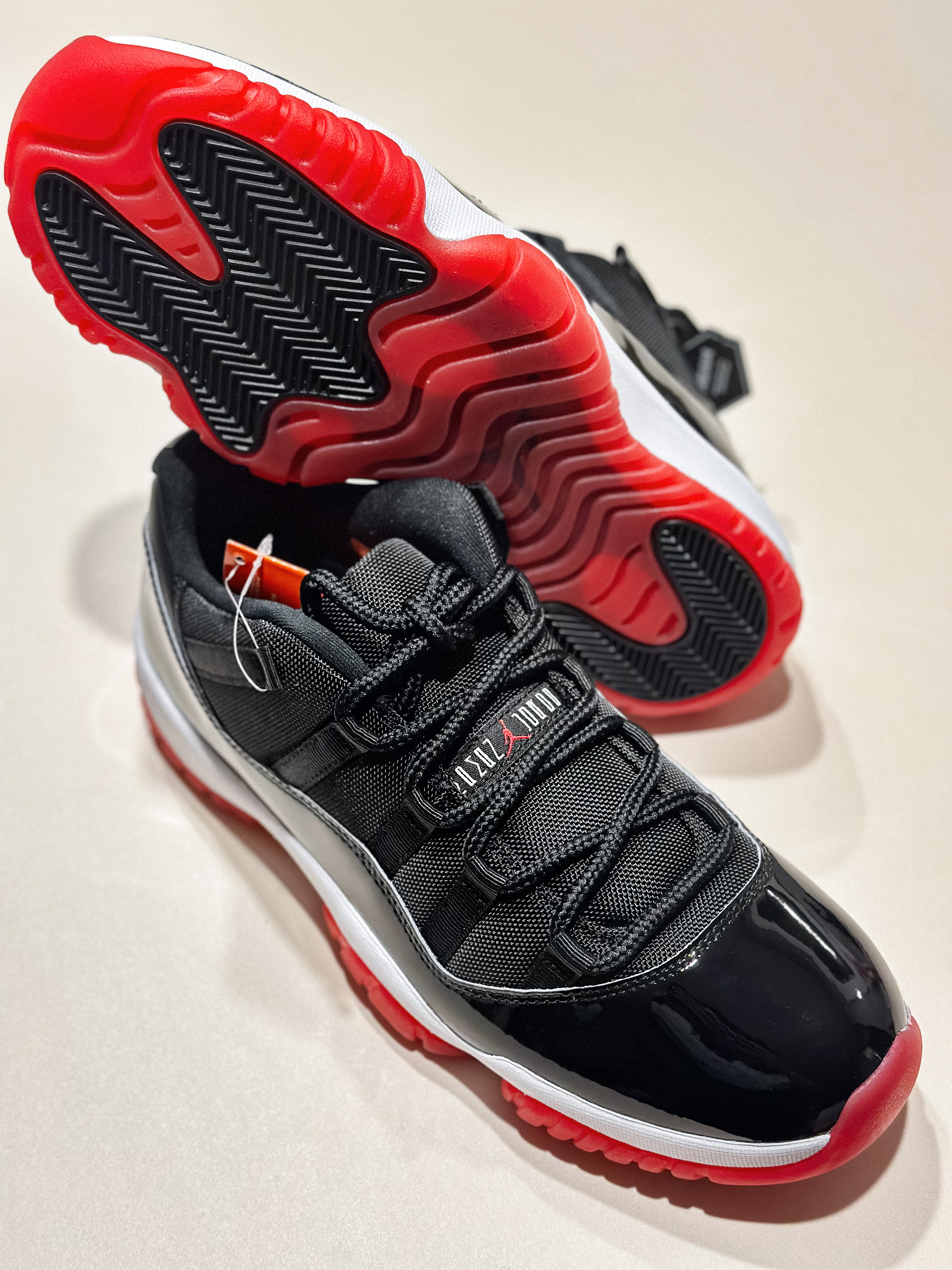 Jordan 11 Retro Low Bred 2025 착용 스타일 - 3