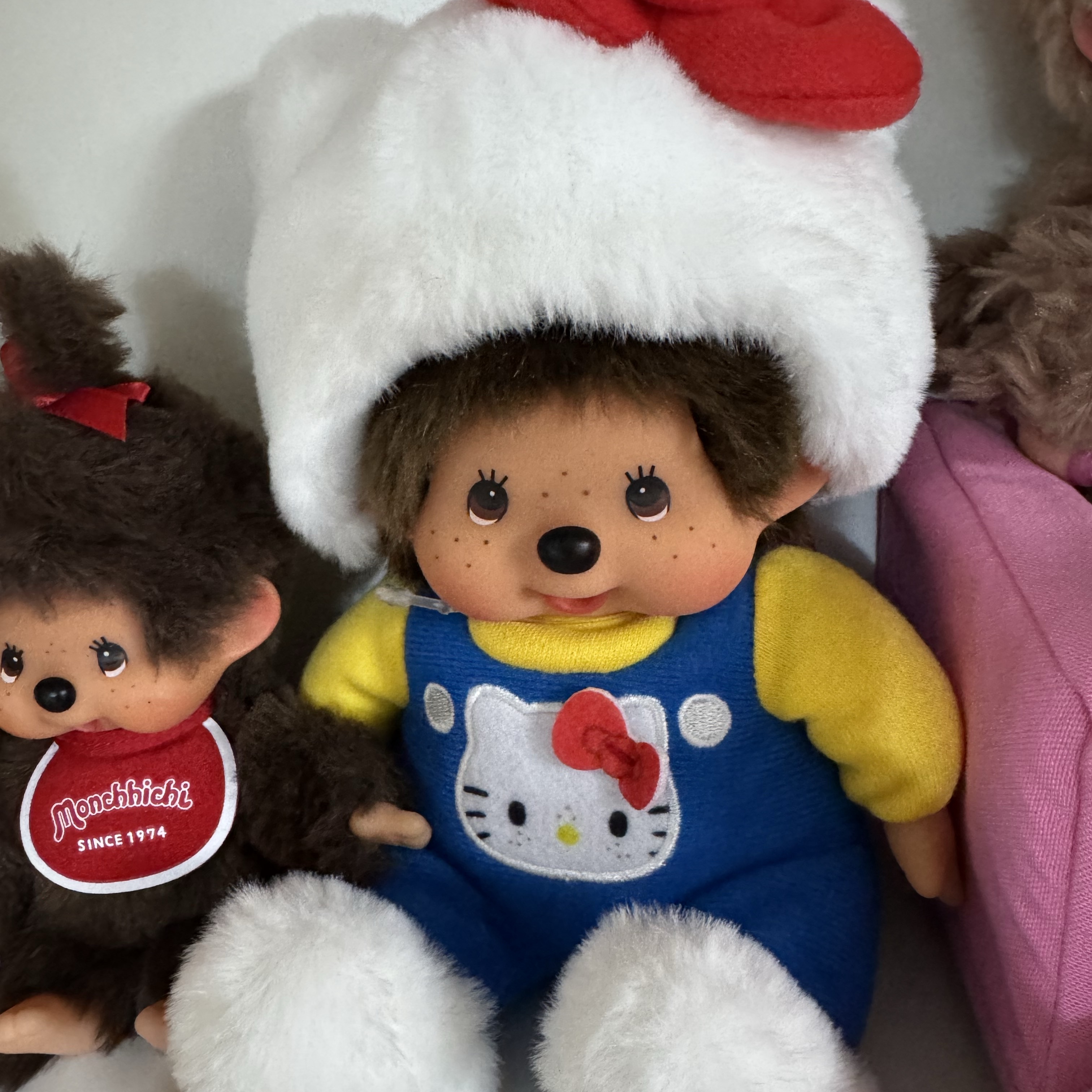 Sanrio Hello Kitty x Monchhichi 50th Anniversary Monchhichi Stuffed Toy 착용 스타일