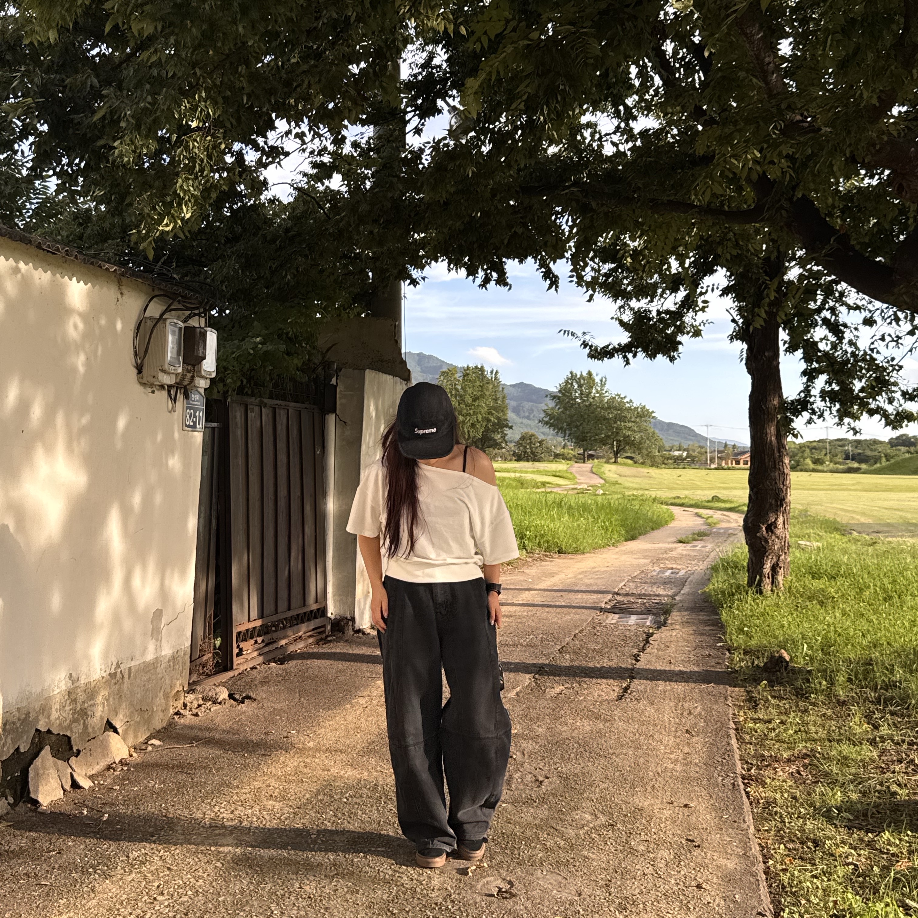 Supreme Washed Chino Twill Camp Cap Black 착용 스타일 - 1