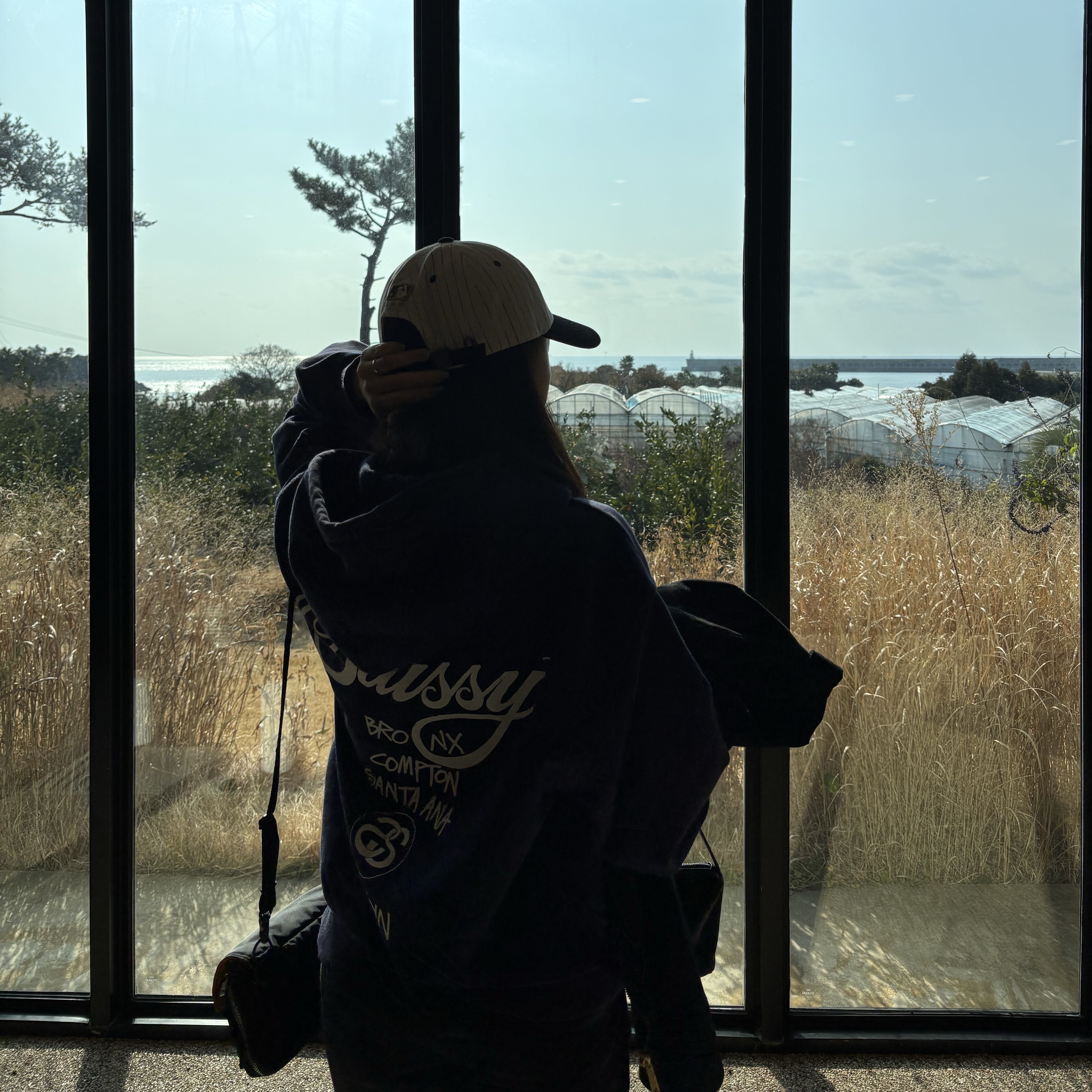 Stussy World Tour Zip Hoodie Navy 2025, Porter Tanker Shoulder Bag Black 착용 스타일 - 2