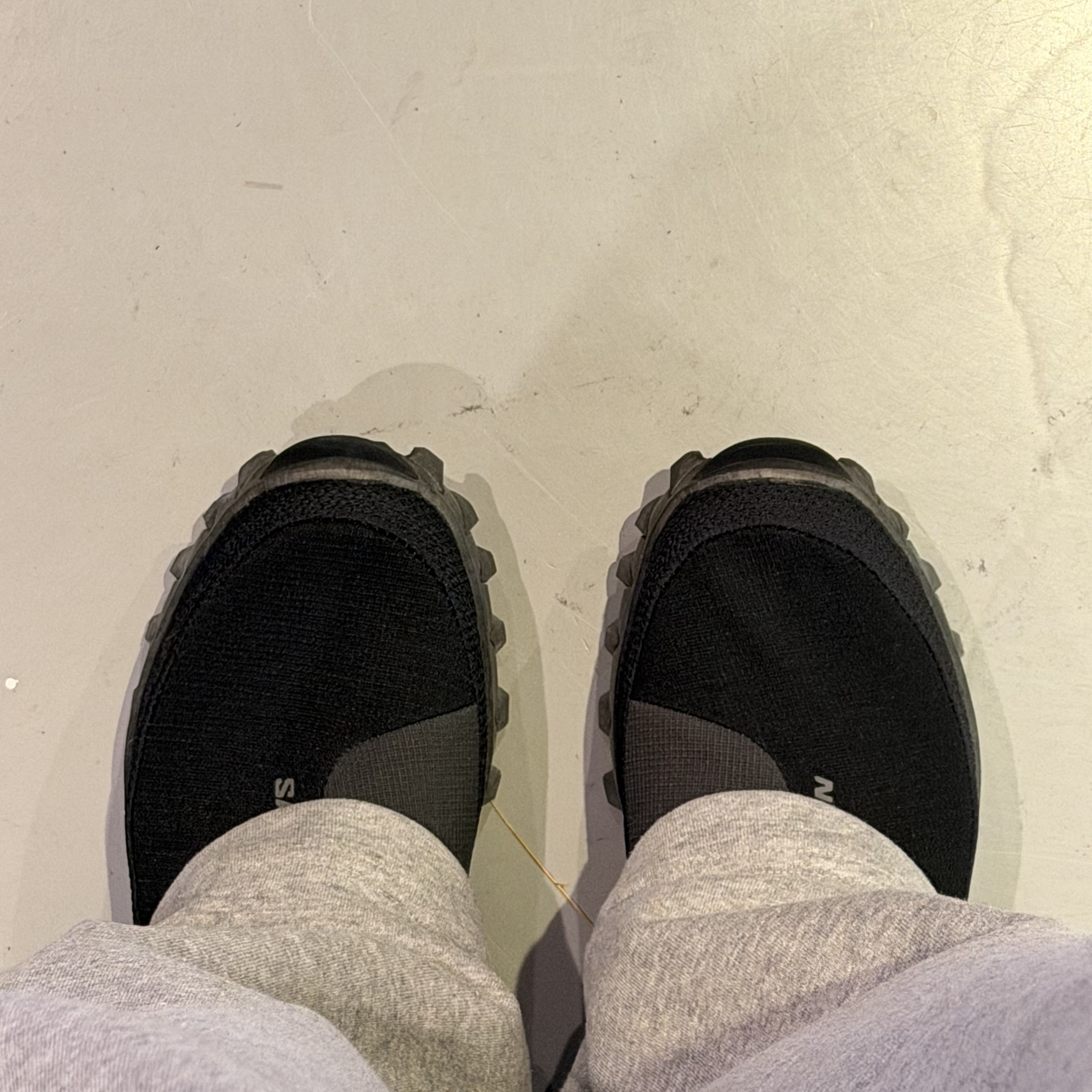 Salomon Snowclog Black Asphalt 착용 스타일 - 1