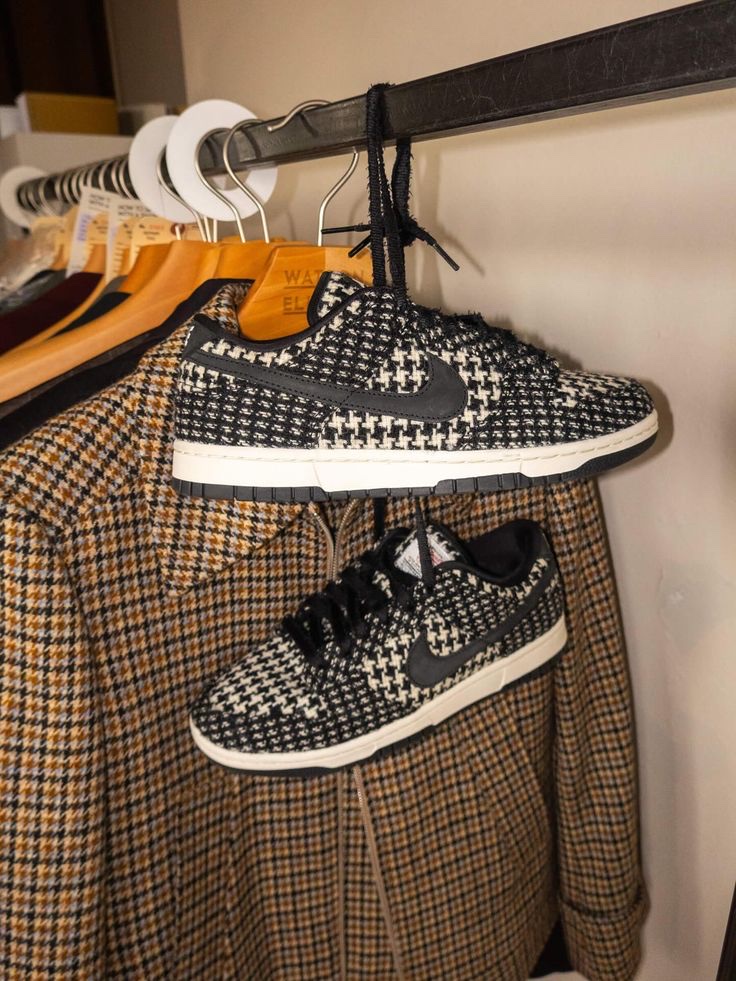 (W) Nike x Harris Tweed Dunk Low Black and Phantom 착용 스타일