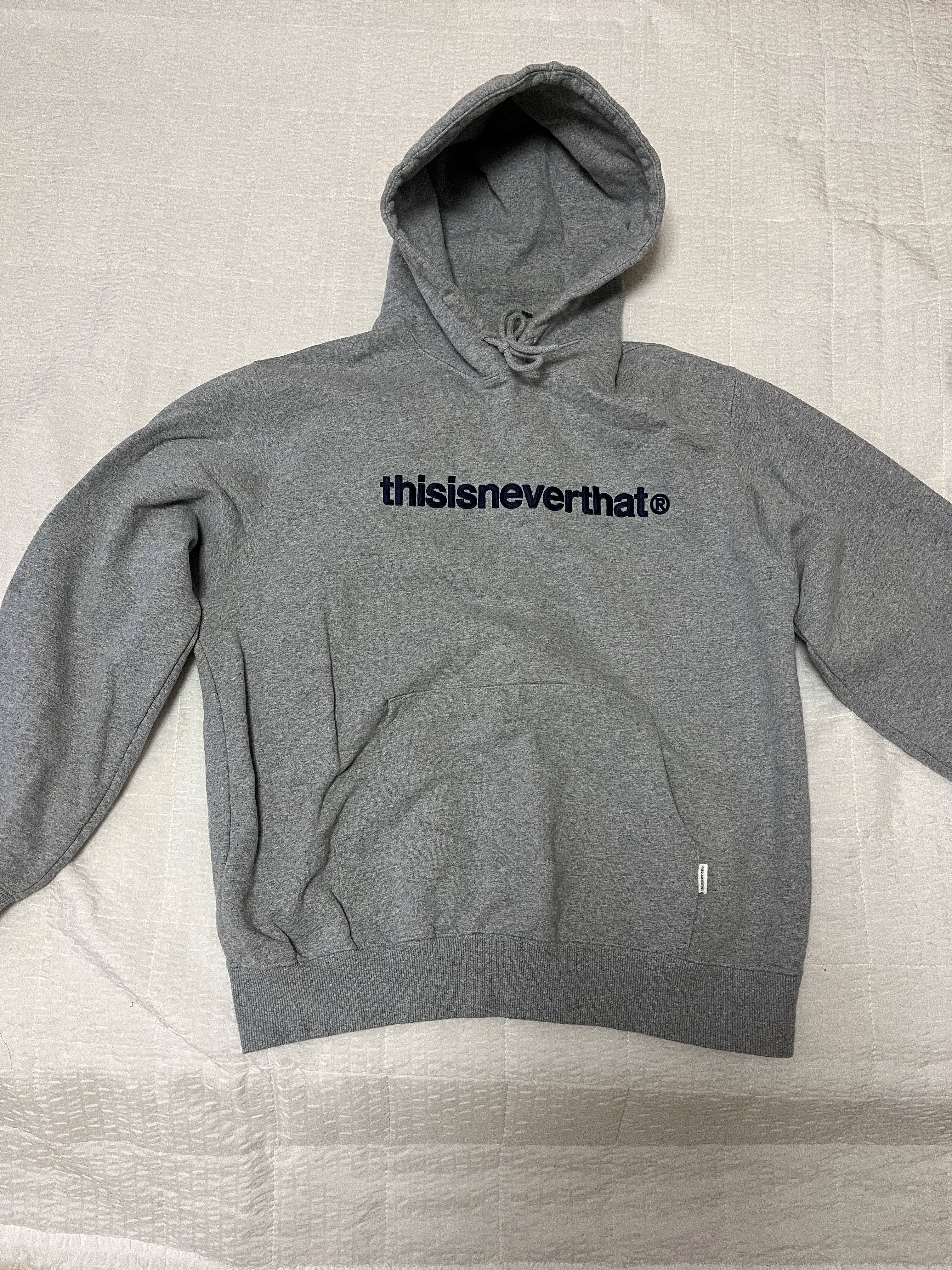 Thisisneverthat T-Logo Hoodie Heather Grey 착용 스타일