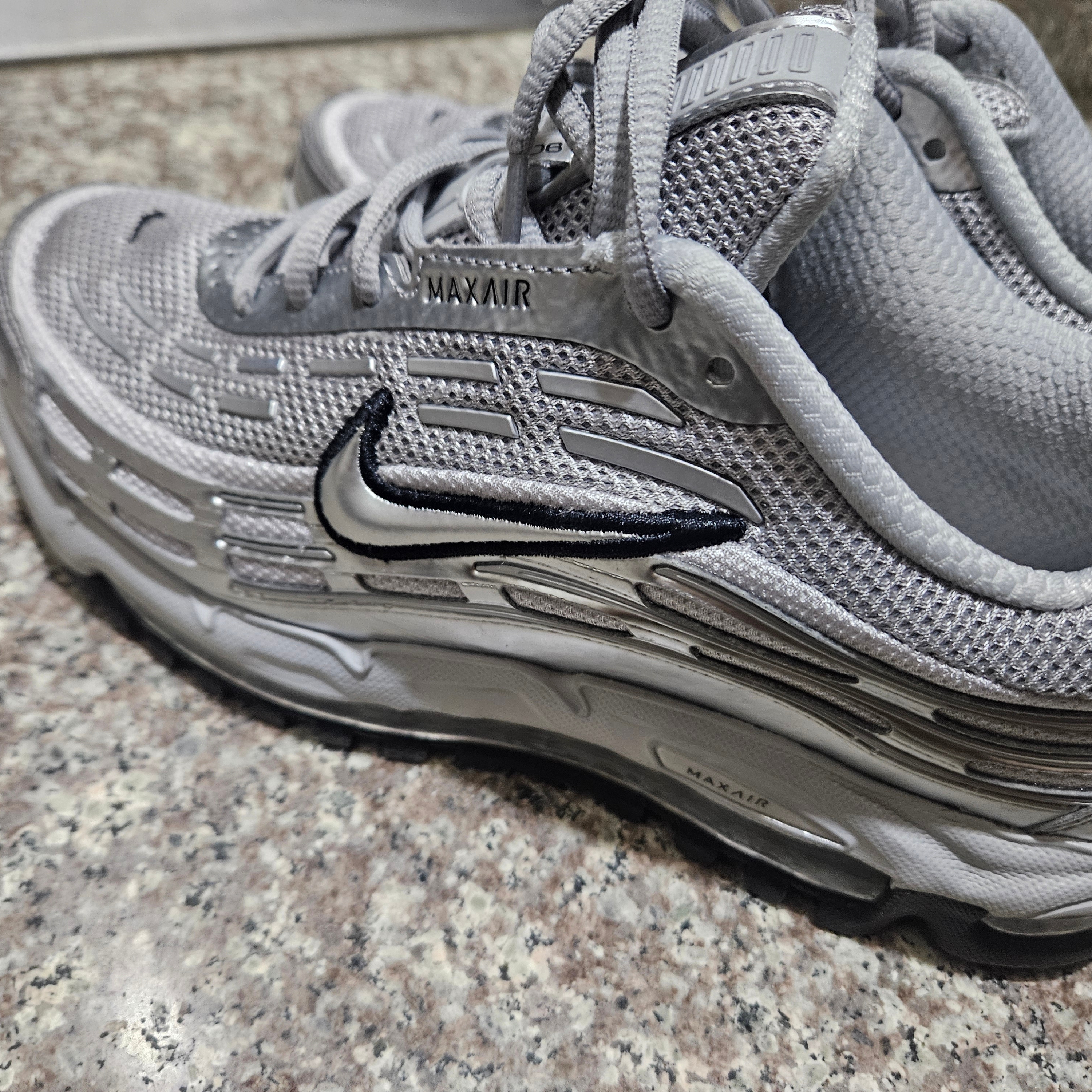 Nike Air Max TL 2.5 Metallic Silver 착용 스타일