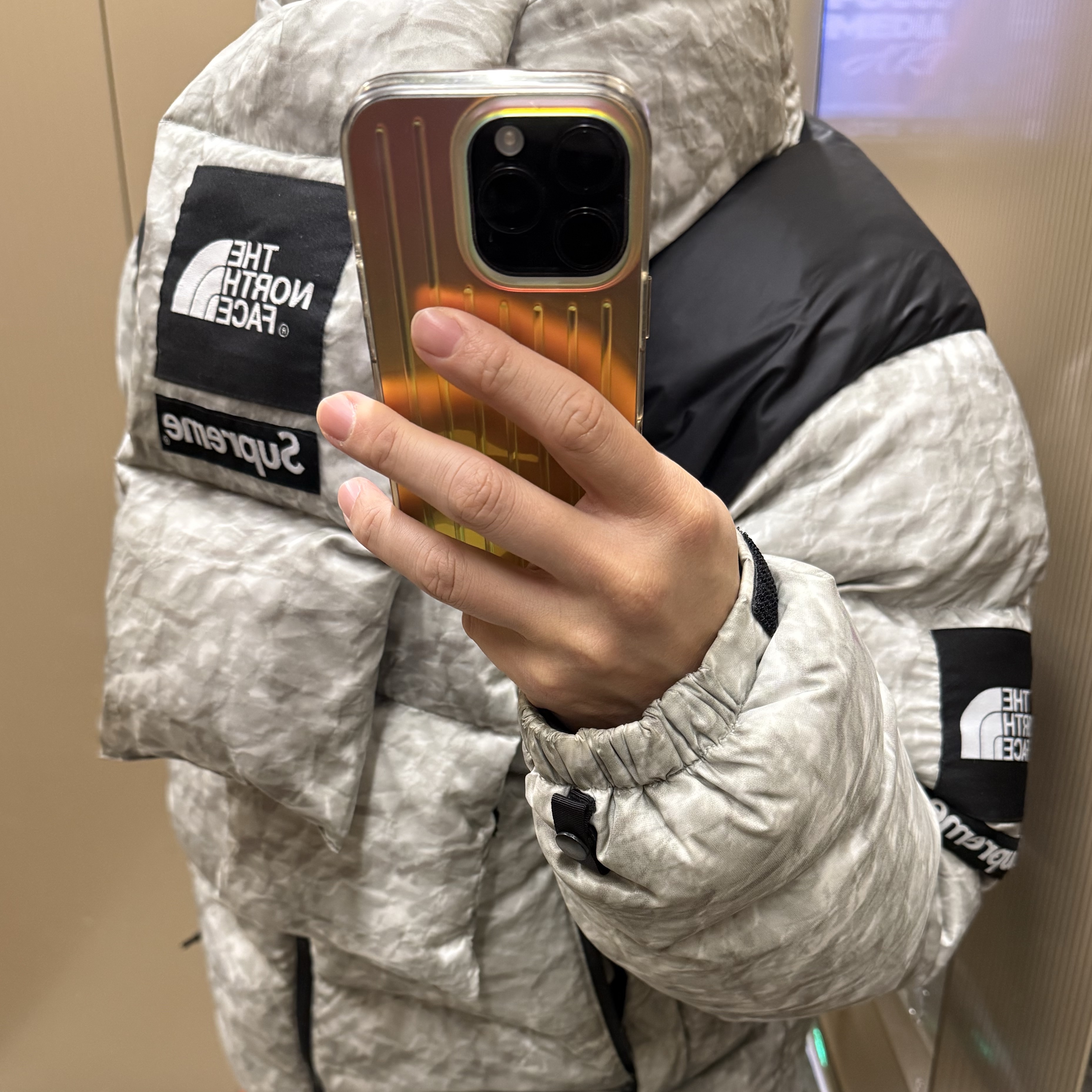 Supreme x The North Face Paper Print 700-Fill Down Scarf, Supreme x The North Face Paper Print Nuptse Jacket - 19FW 착용 스타일