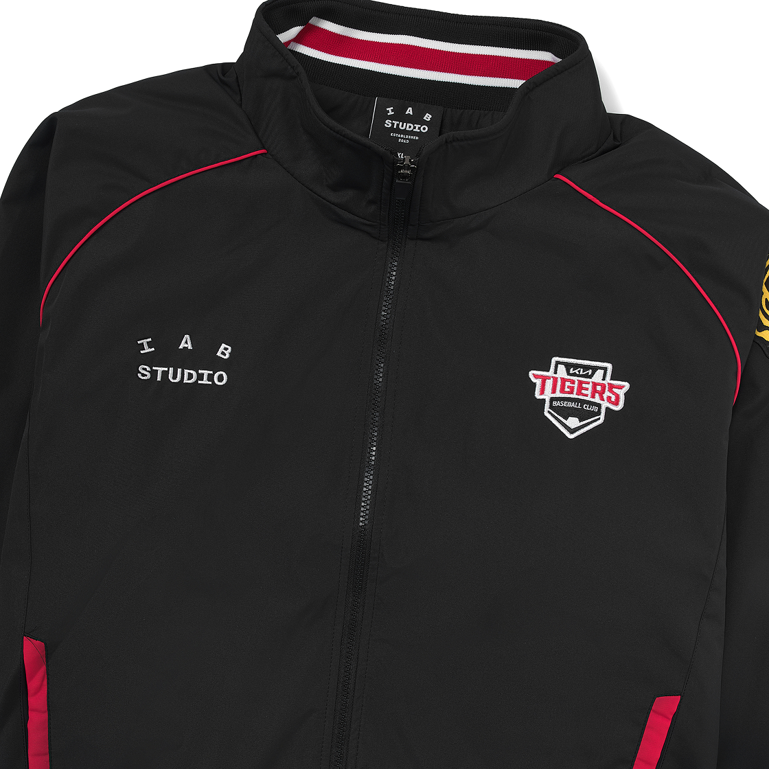 기아 타이거즈 x 아이앱 스튜디오 24 어센틱 춘추 점퍼 블랙(Kia Tigers x IAB Studio 24 Authentic Spring Autumn Jumper Black) - 3