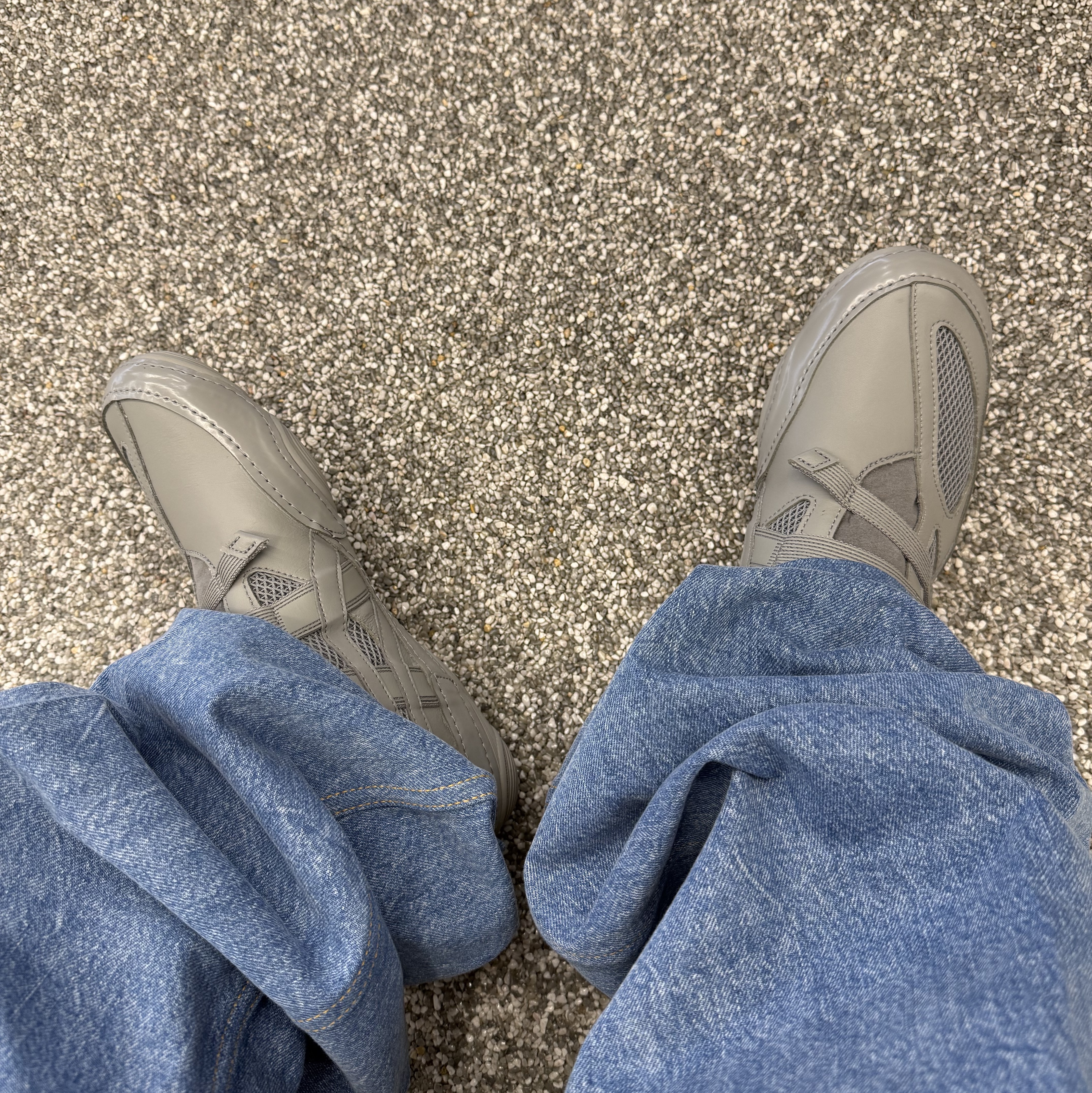 Asics x Issey Miyake Hyper Taping Grey, The North Face x Skims 1996 Nuptse Jacket SK Gunmetal 착용 스타일 - 4