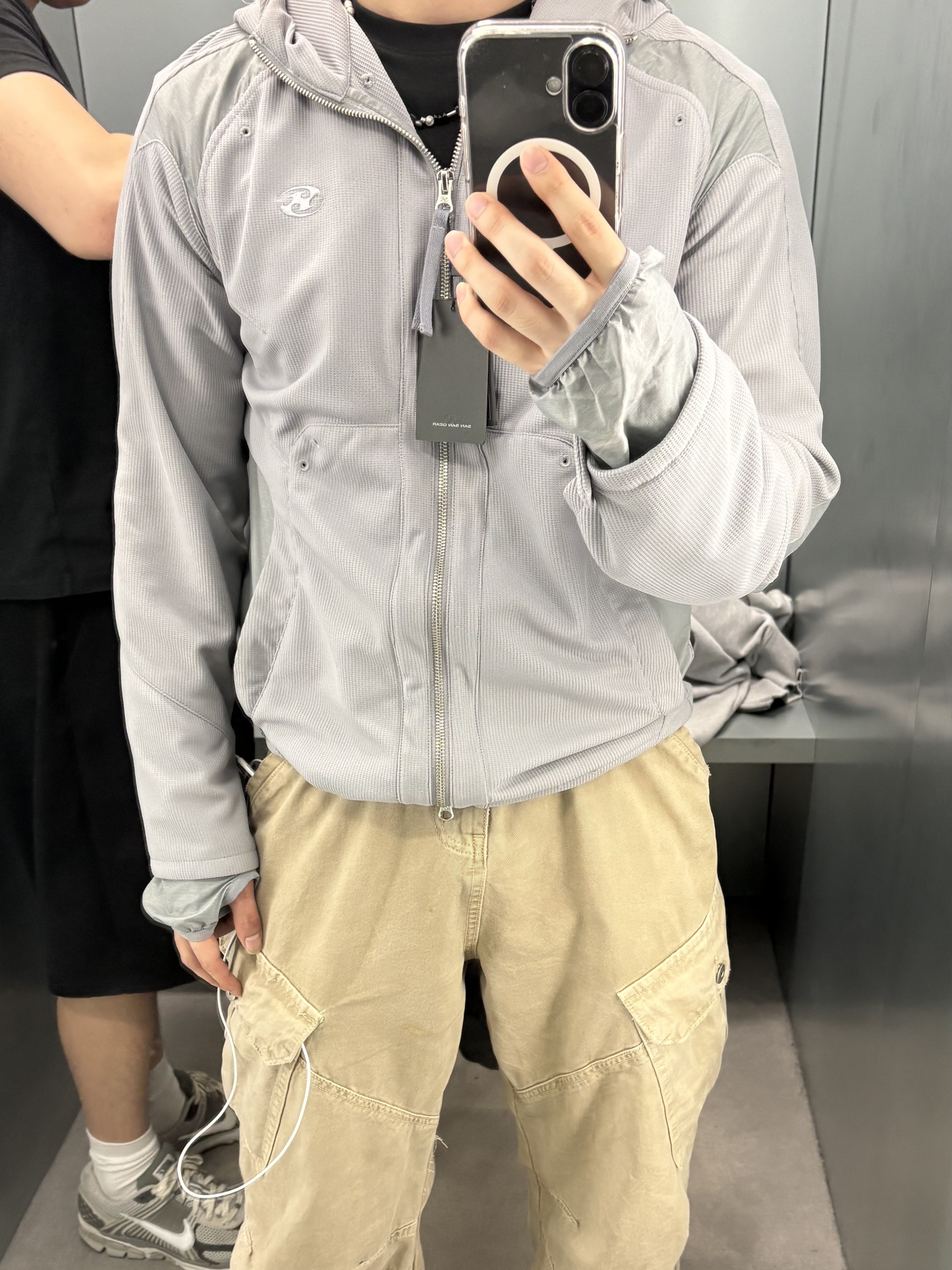 Sansan Gear Dual-Shade Jacket Grey - 25SS 착용 스타일 - 2