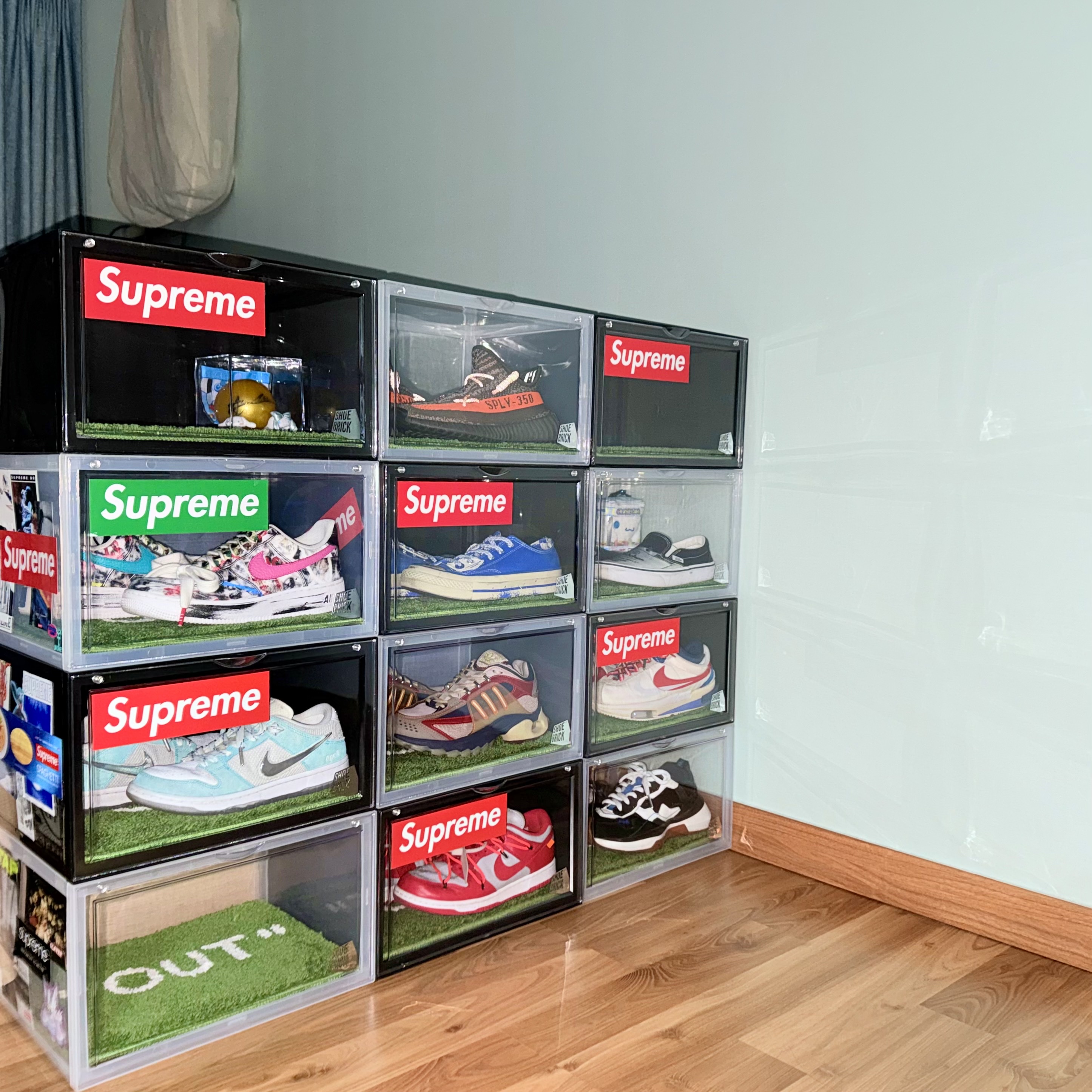 Nike x Peaceminusone Air Force 1 Low Para-Noise 3.0 Black and Multicolor, Nike x April Skateboards SB Dunk Low Pro QS Racer Blue Metallic Silver 착용 스타일