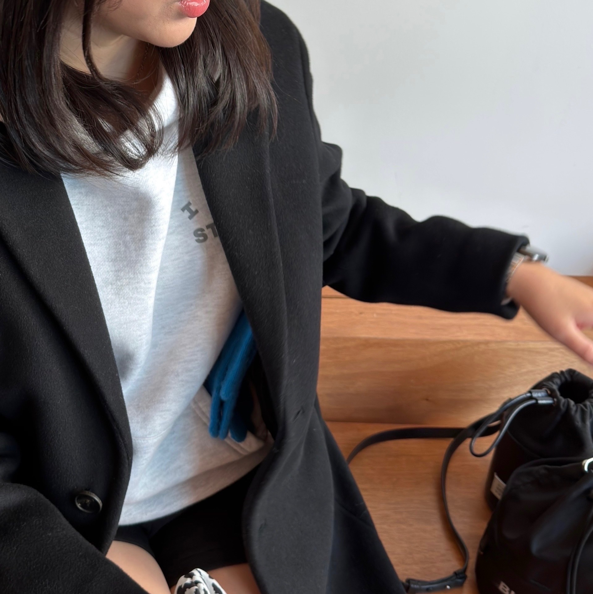 IAB Studio Hoodie Light Gray 착용 스타일 - 1