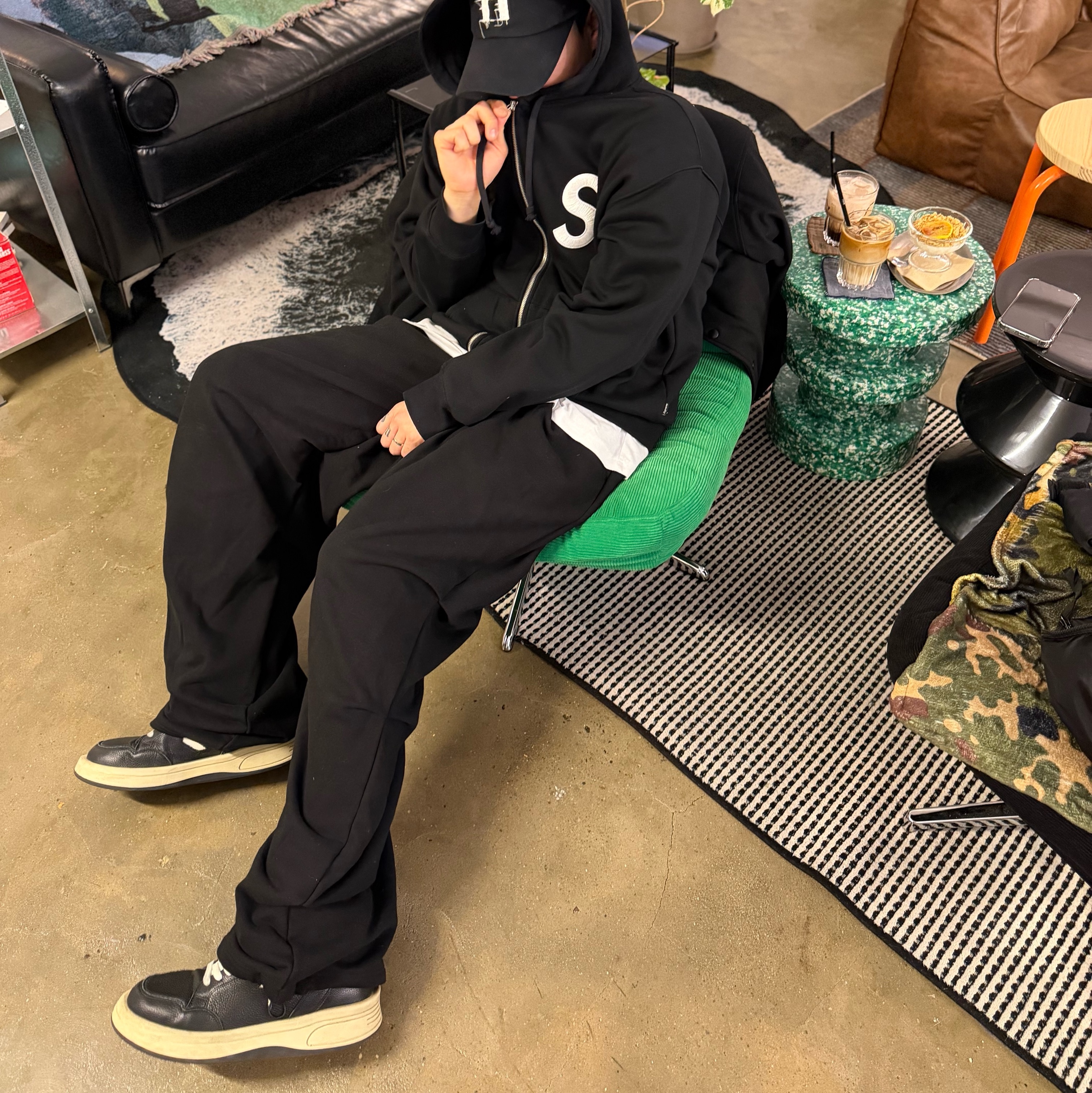 Supreme S Logo Zip Up Hooded Sweatshirt Black - 25FW, Converse x Drkshdw Turbowpn Black Cream 착용 스타일 - 1