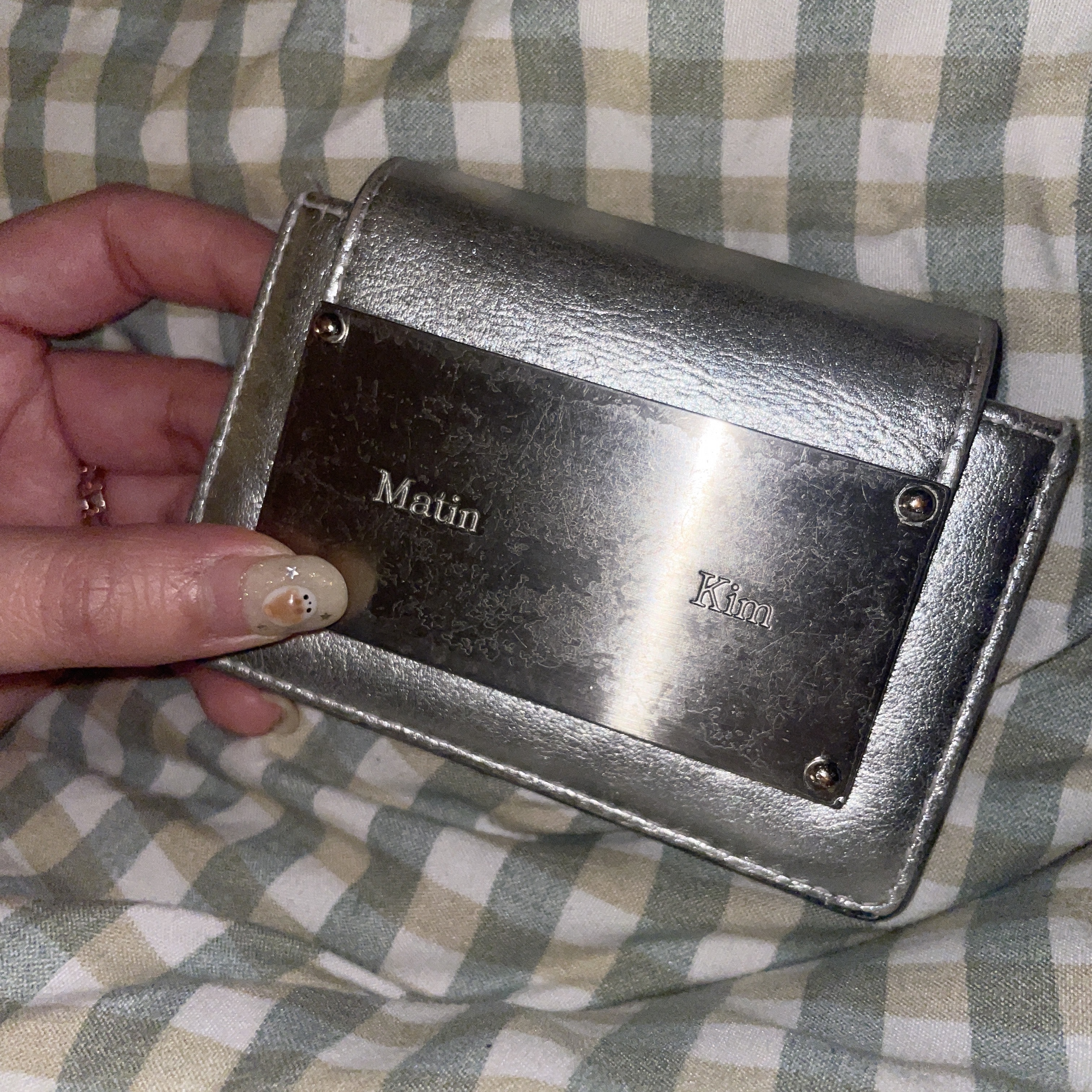 Matin Kim Accordion Wallet Silver 착용 스타일
