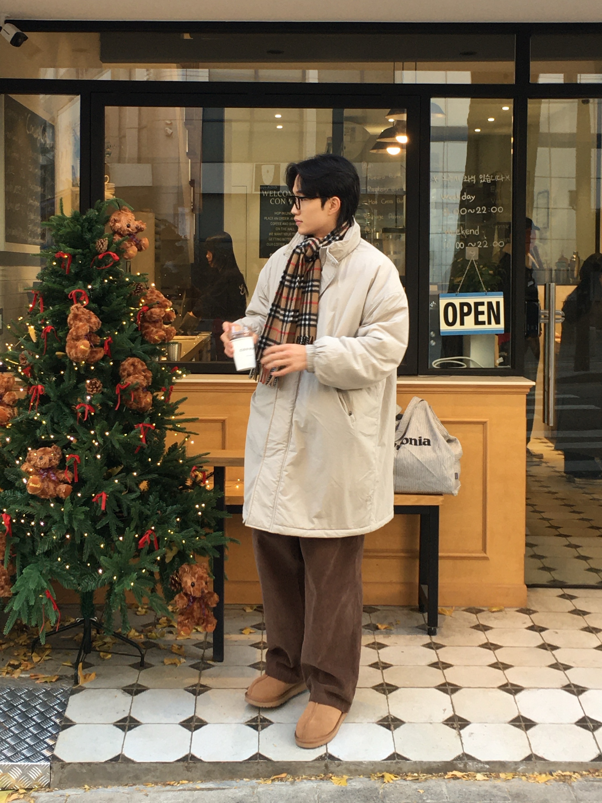 UGG Tasman II Slipper Chestnut 착용 스타일