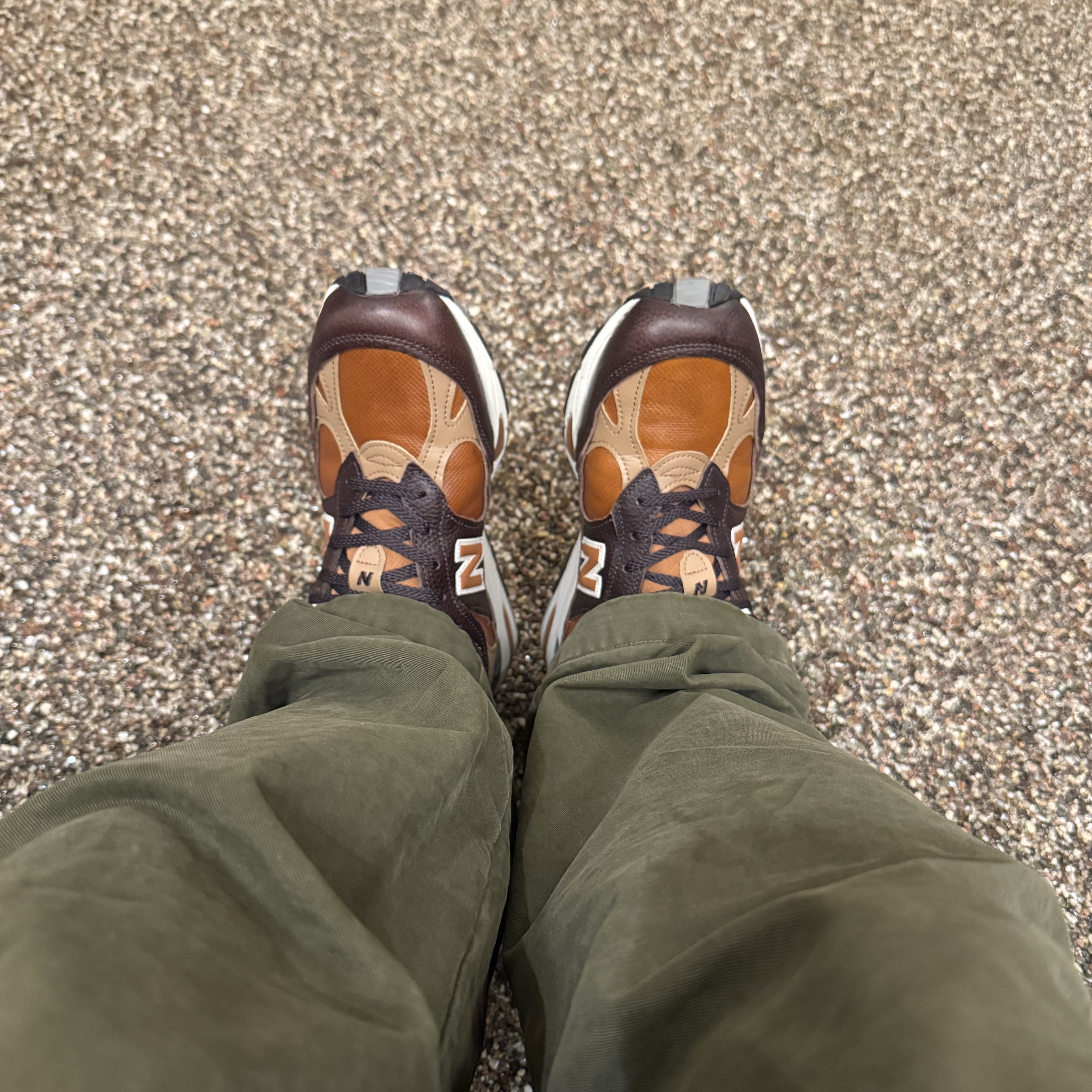 New Balance 991v1 Made in UK Chocolate Plum Caramel Cafe 착용 스타일