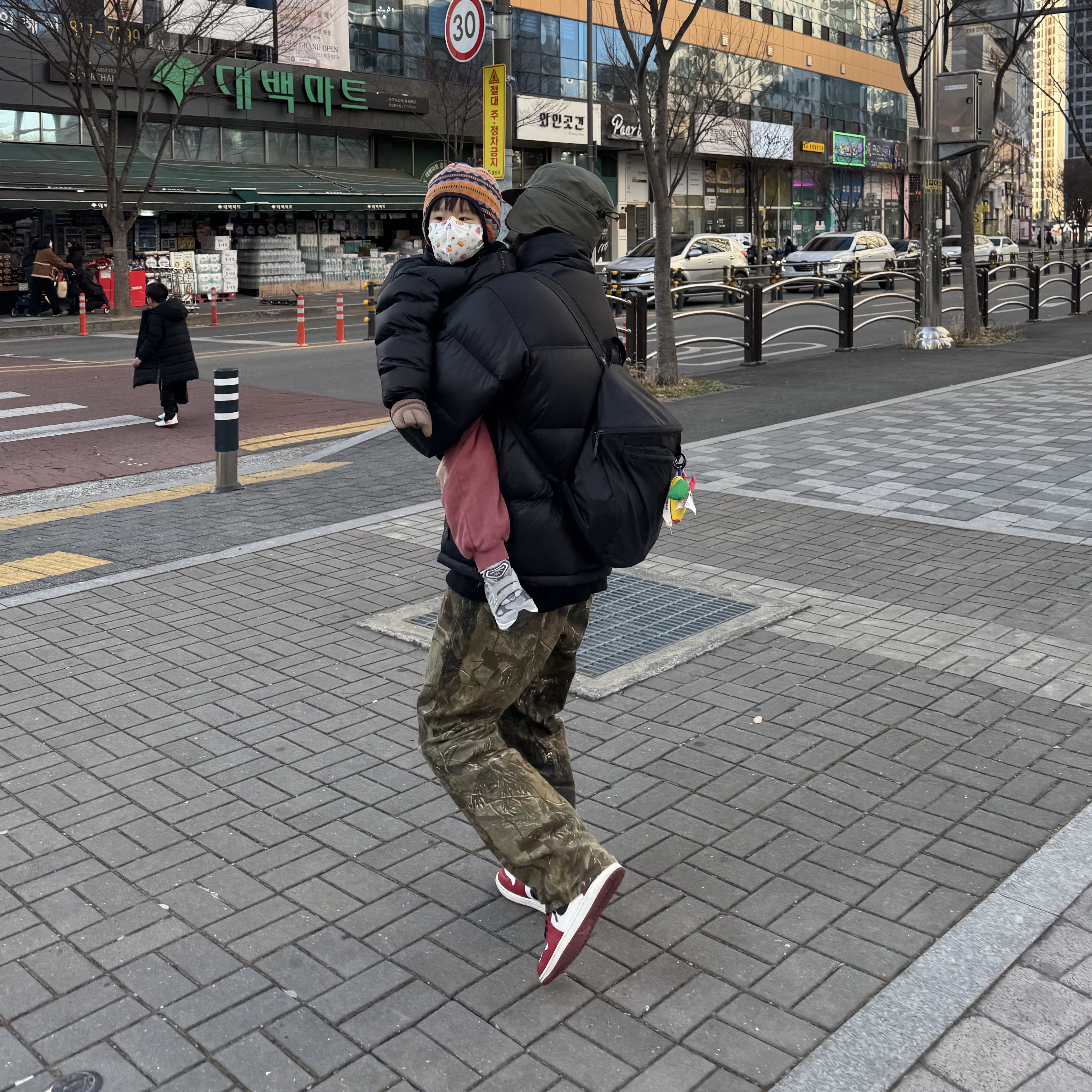 Stussy x Our Legacy Formal Cut Realtree Forest Camo, Jordan 1 Retro High OG Chicago 2022 착용 스타일 - 2