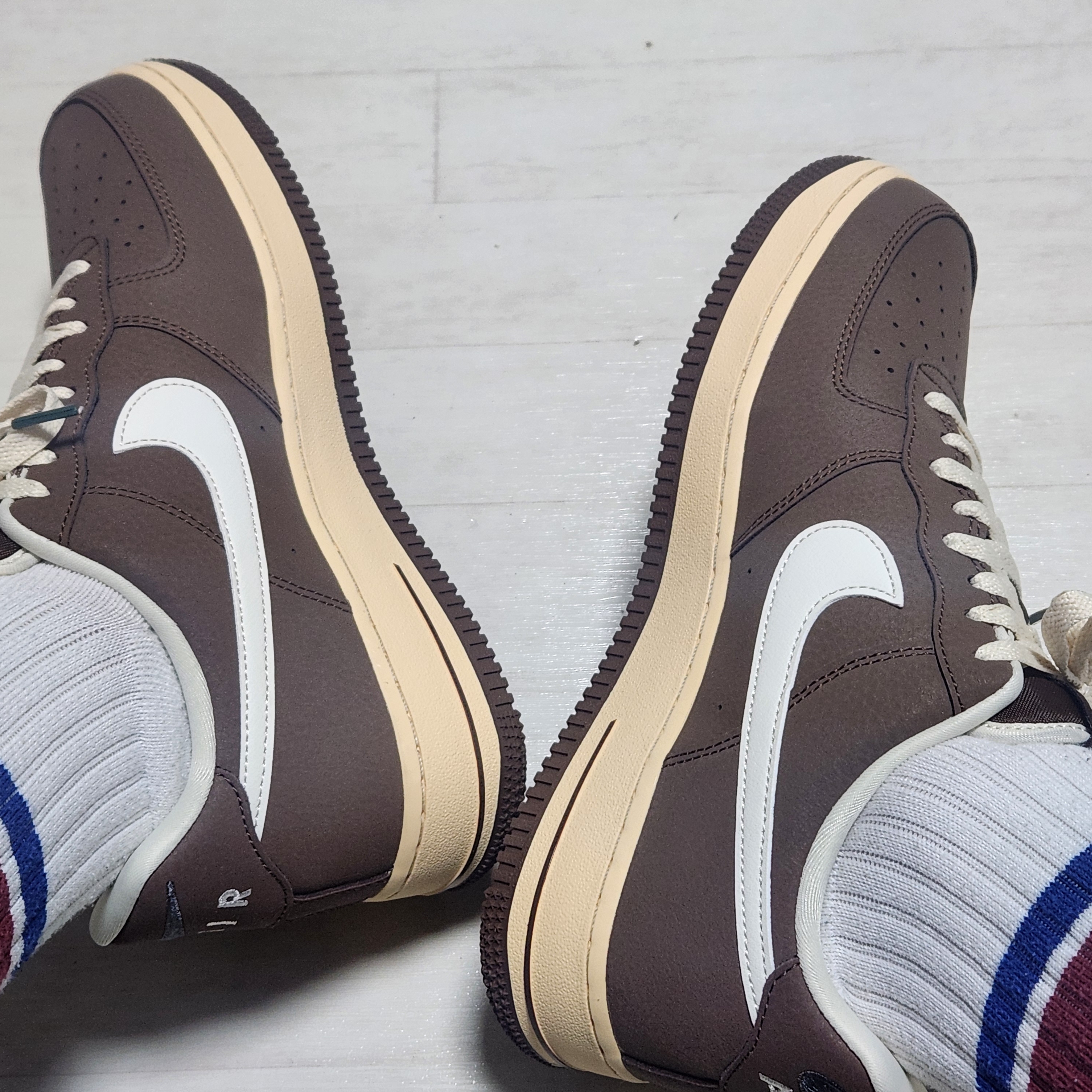 Nike Air Force 1 '07 Cacao Wow Coconut Milk, Jordan 1 Low SE Black White 착용 스타일 - 1