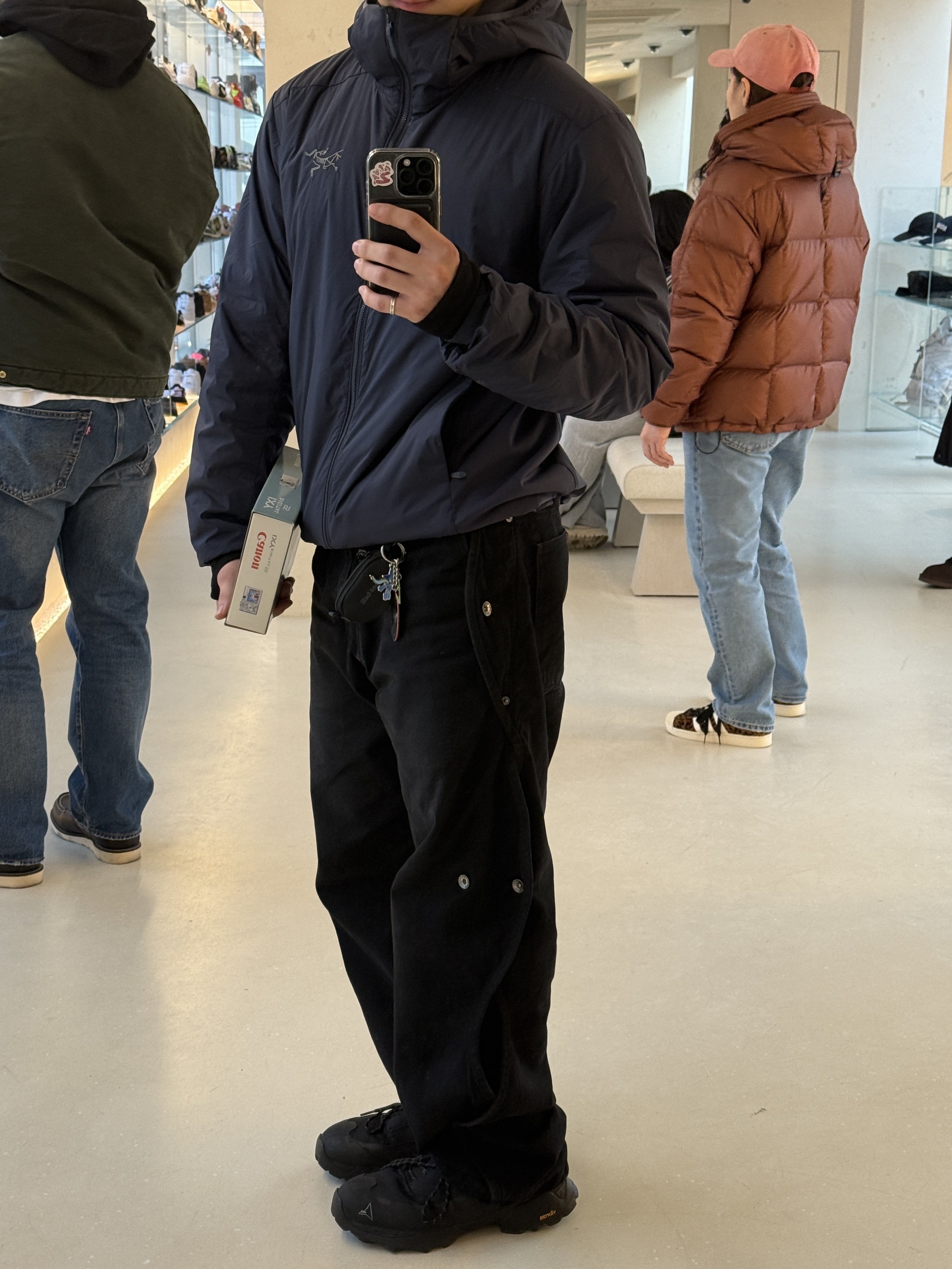 Arc'teryx Atom Hoody Black Sapphire, Sansan Gear Cotton Wave Pants Black 착용 스타일 - 3