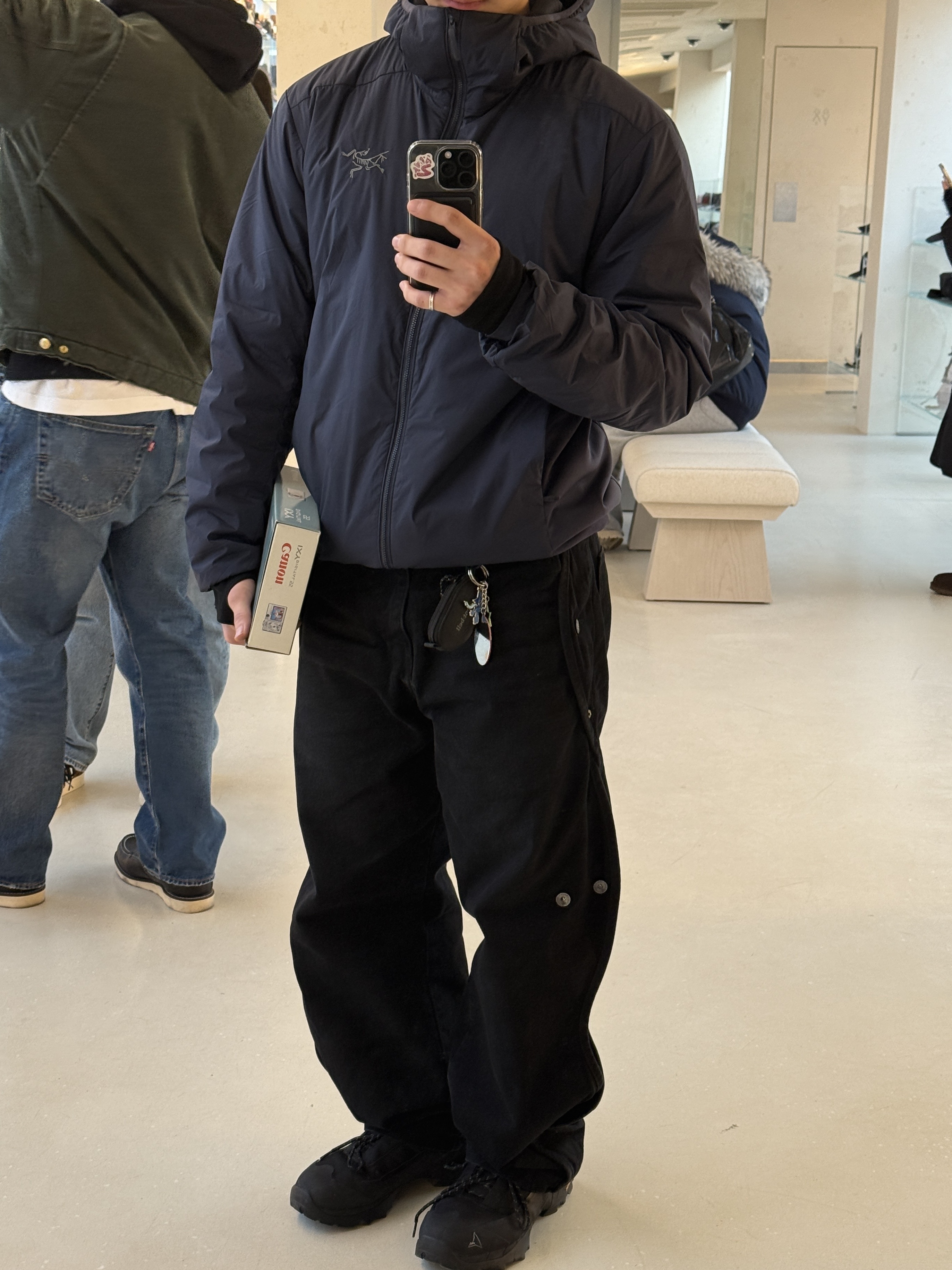 Arc'teryx Atom Hoody Black Sapphire, Sansan Gear Cotton Wave Pants Black 착용 스타일 - 2
