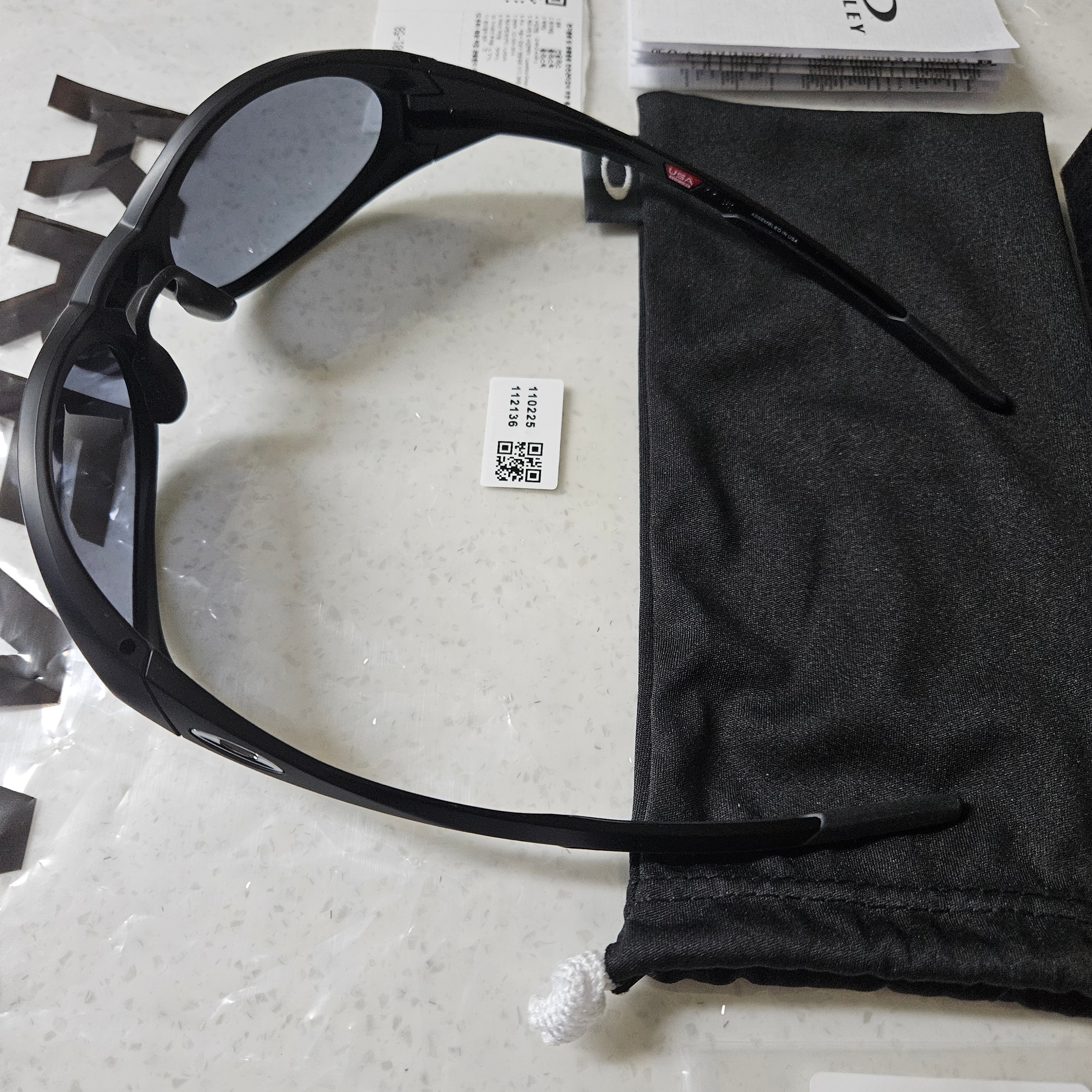 Oakley Eye Jacket Redux Matte Black Frame Prizm Grey Lenses High Bridge Fit 착용 스타일 - 2