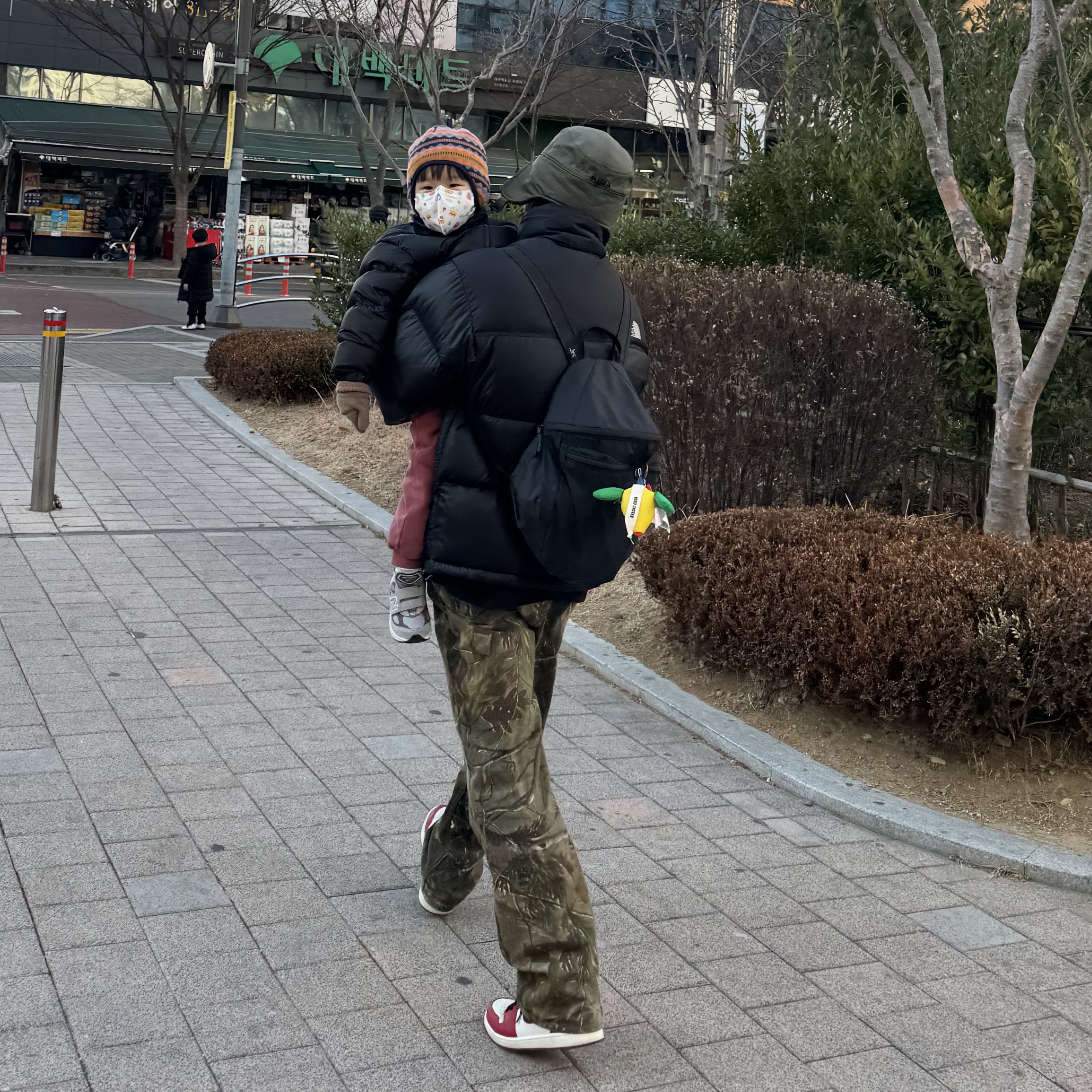 Stussy x Our Legacy Formal Cut Realtree Forest Camo, Jordan 1 Retro High OG Chicago 2022 착용 스타일 - 1