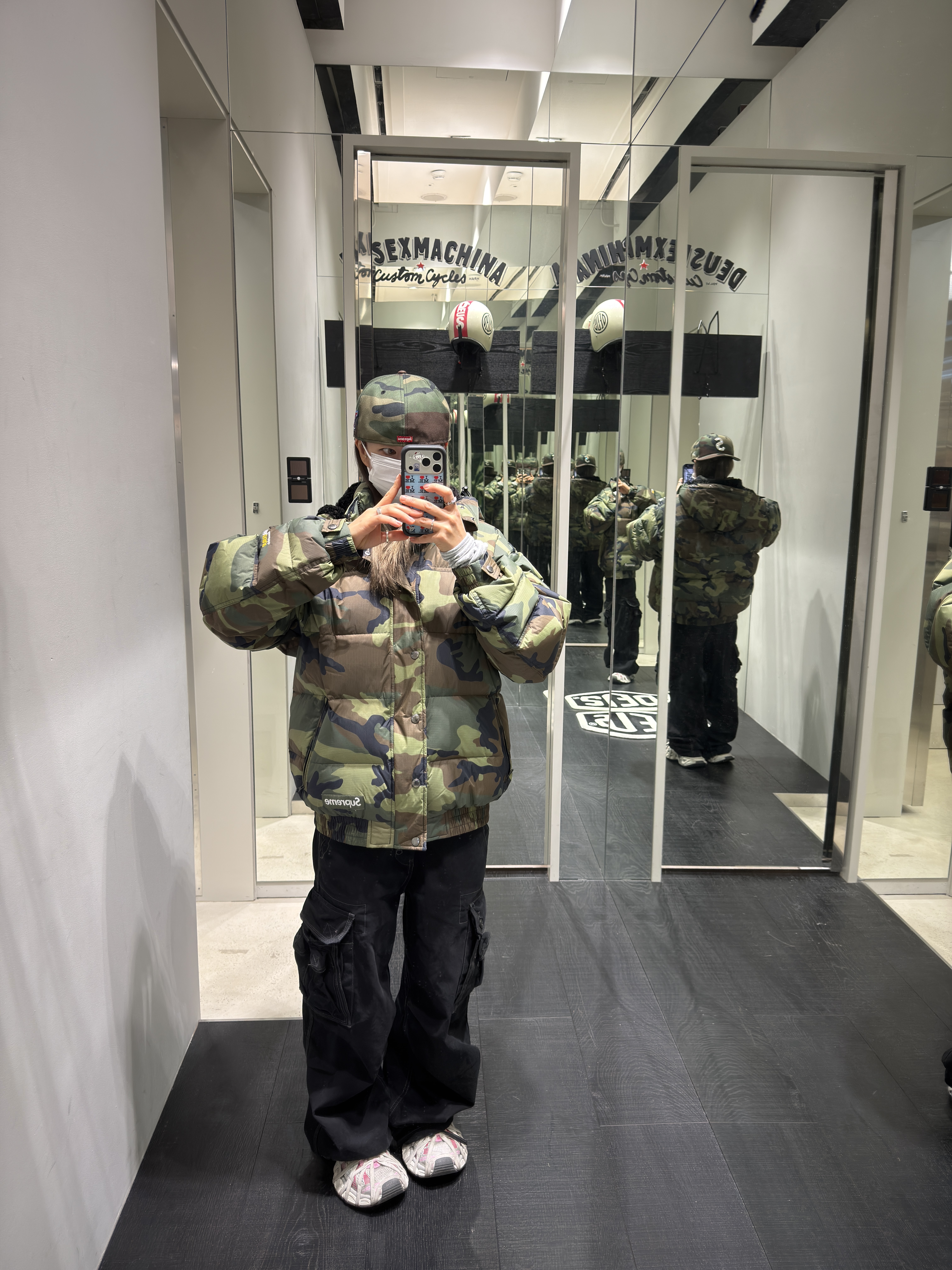 Supreme Facemask 700-Fill Down Puffer Jacket Woodland Camo - 25FW 착용 스타일