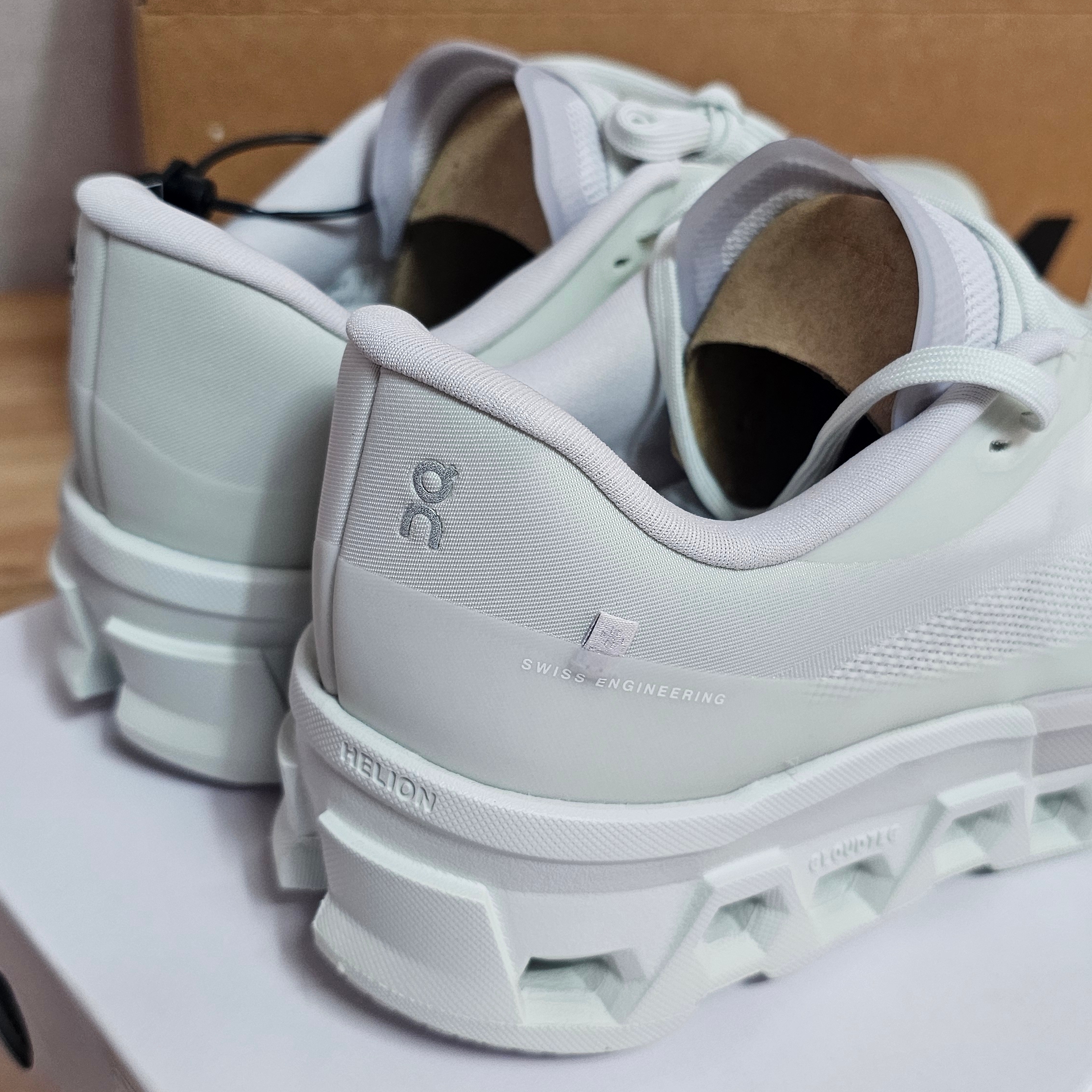 On Running x Post Archive Faction (Paf) Cloudmonster 2 Vapor Frost 착용 스타일 - 2