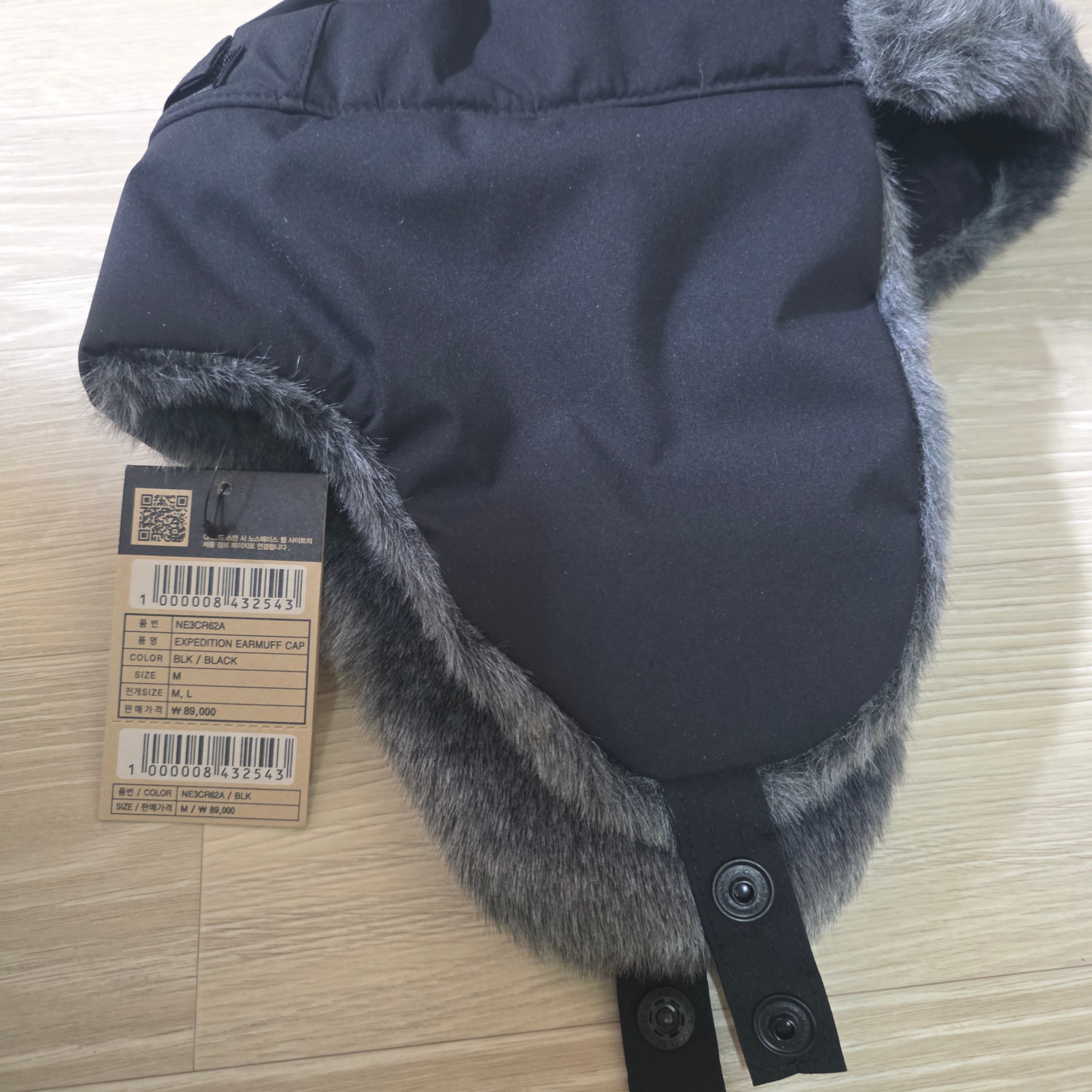 The North Face Expedition Earmuff Cap Black 착용 스타일 - 2