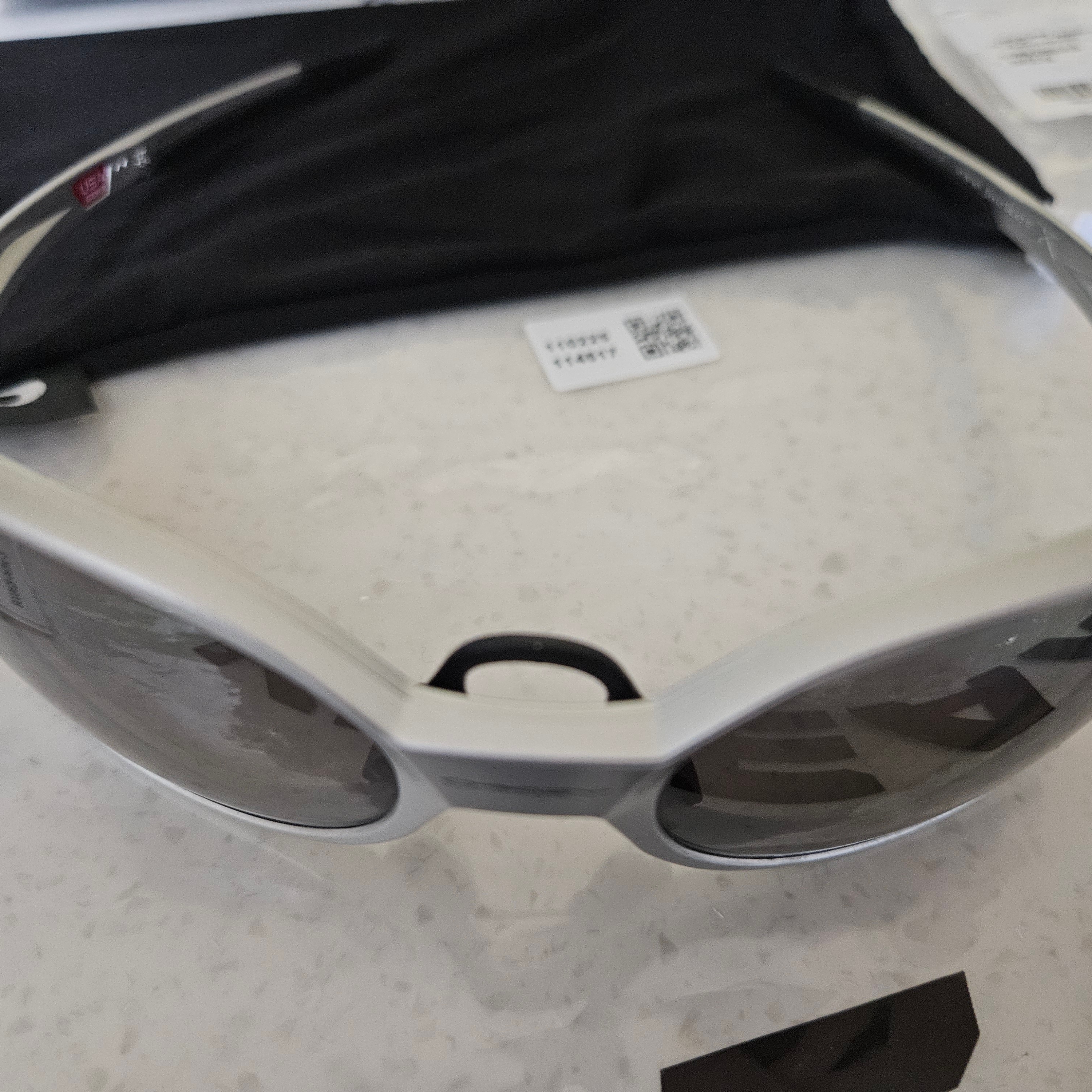 Oakley Eye Jacket Redux Silver Frame Prizm Black Polarized Lenses High Bridge Fit 착용 스타일 - 4
