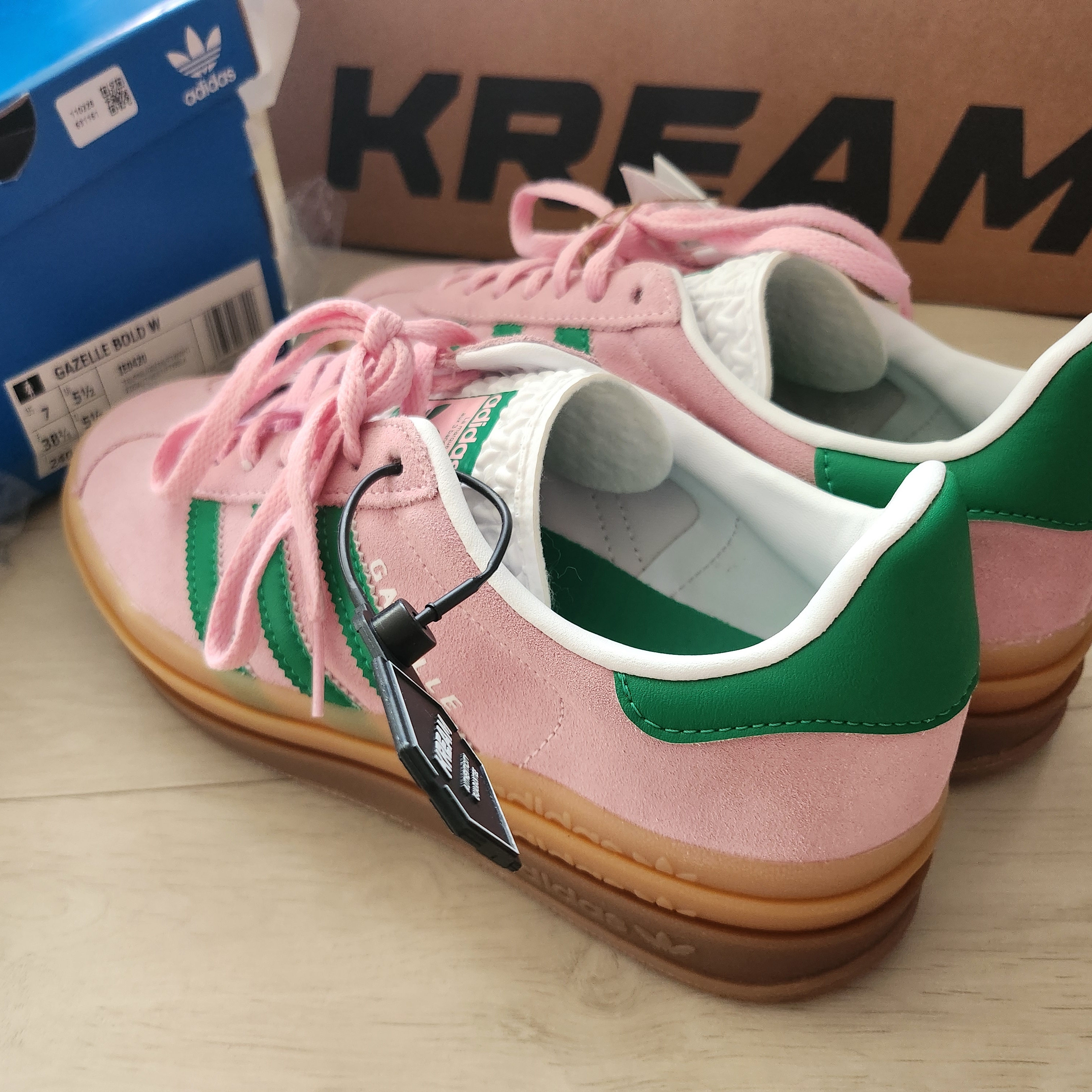 (W) Adidas Gazelle Bold True Pink Green 착용 스타일 - 2