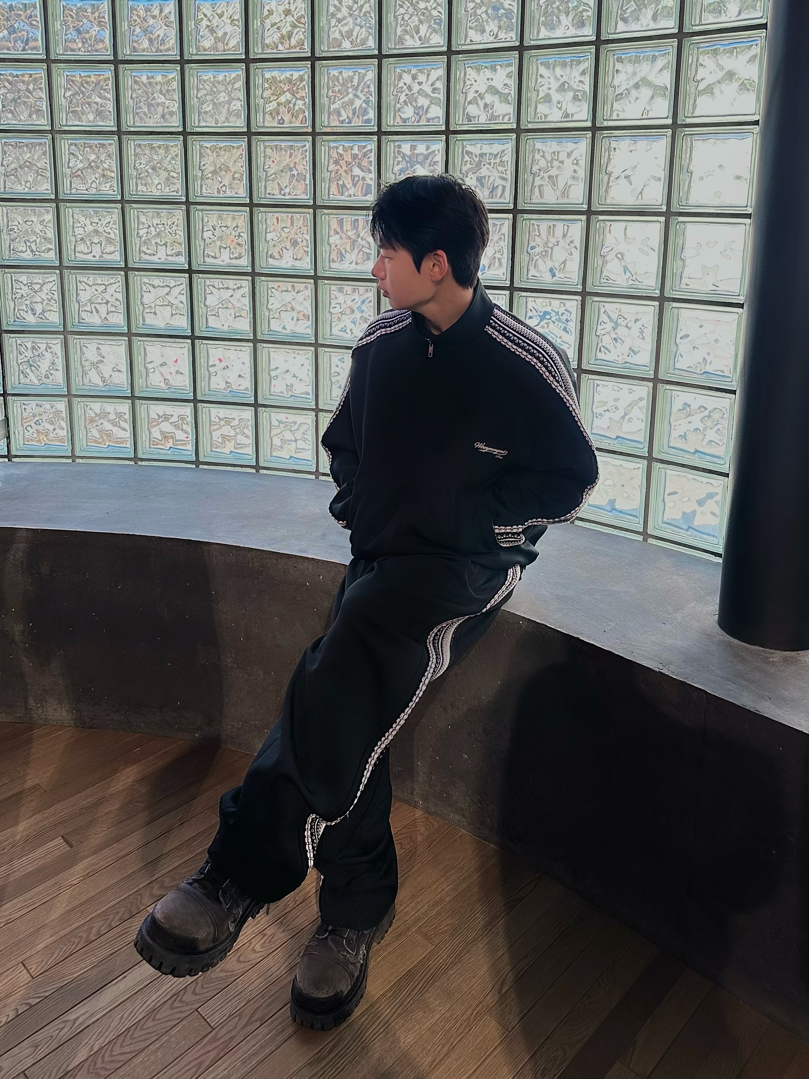 Balenciaga Combat Strike Boots Black, Wooyoungmi Embroidered Ball Cap Black - 25FW 착용 스타일 - 1