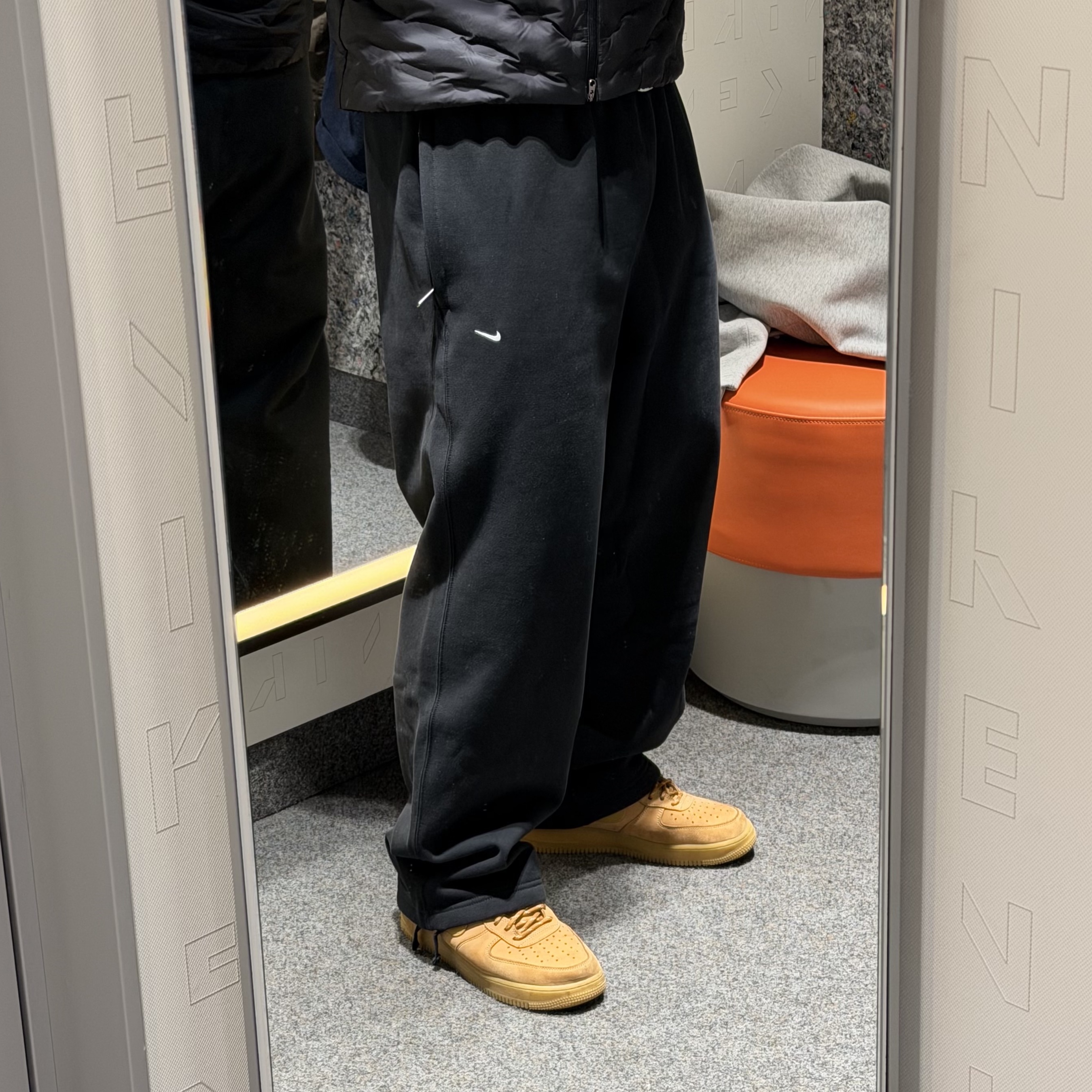 Nike Solo Swoosh Fleece Open Hem Pants Black White - Asia 착용 스타일