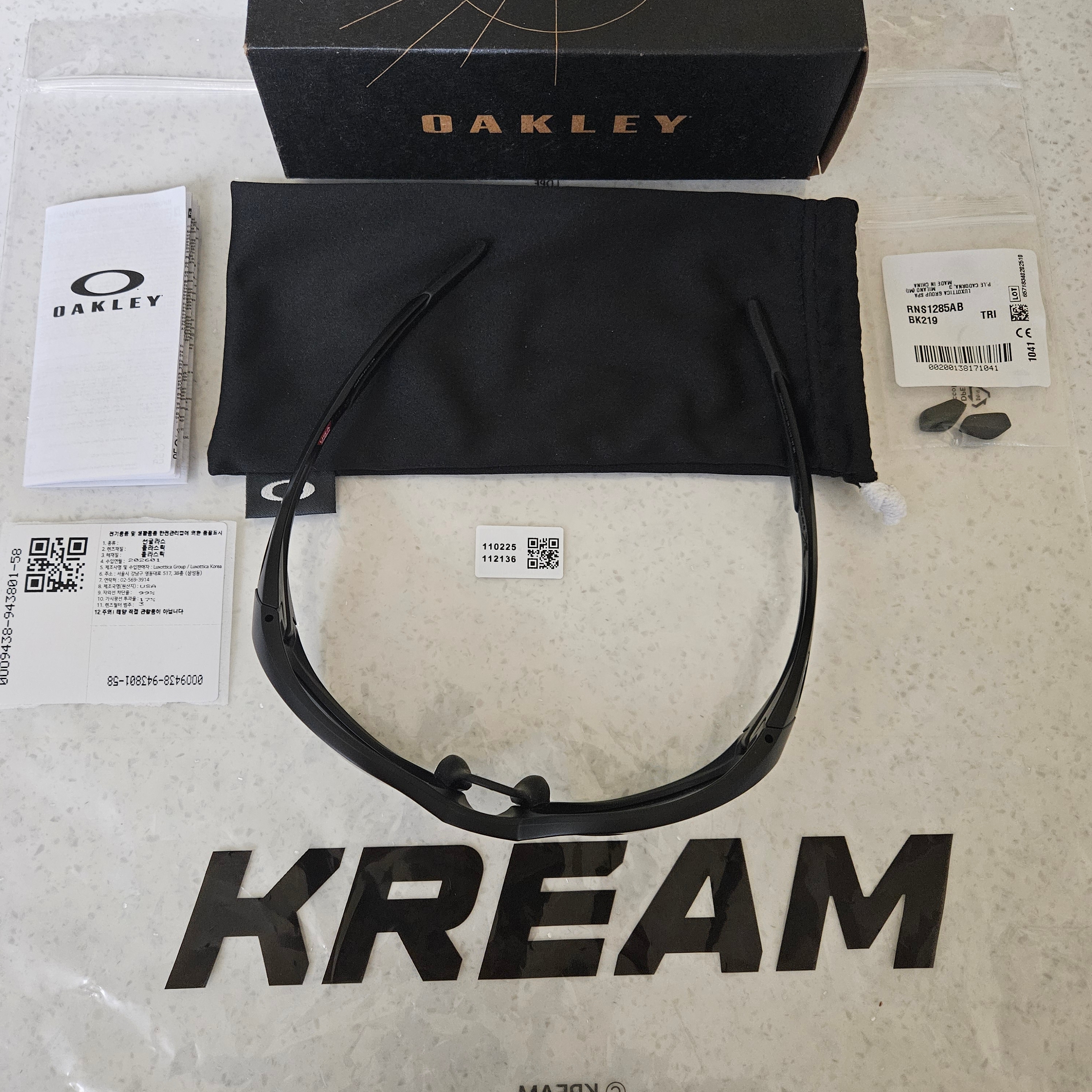 Oakley Eye Jacket Redux Matte Black Frame Prizm Grey Lenses High Bridge Fit 착용 스타일 - 1